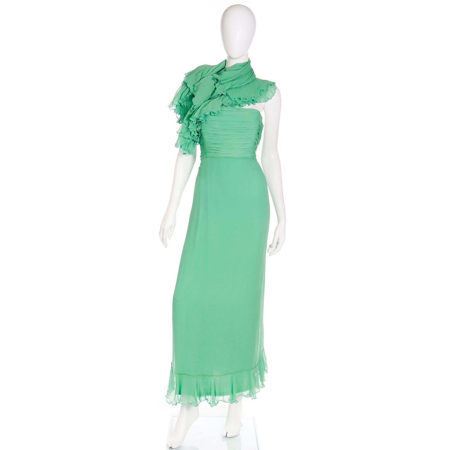 Trägerloses Vintage-Abendkleid aus grünem Seidenchiffon von Wayne Clark mit Wickelschal im Angebot 7
