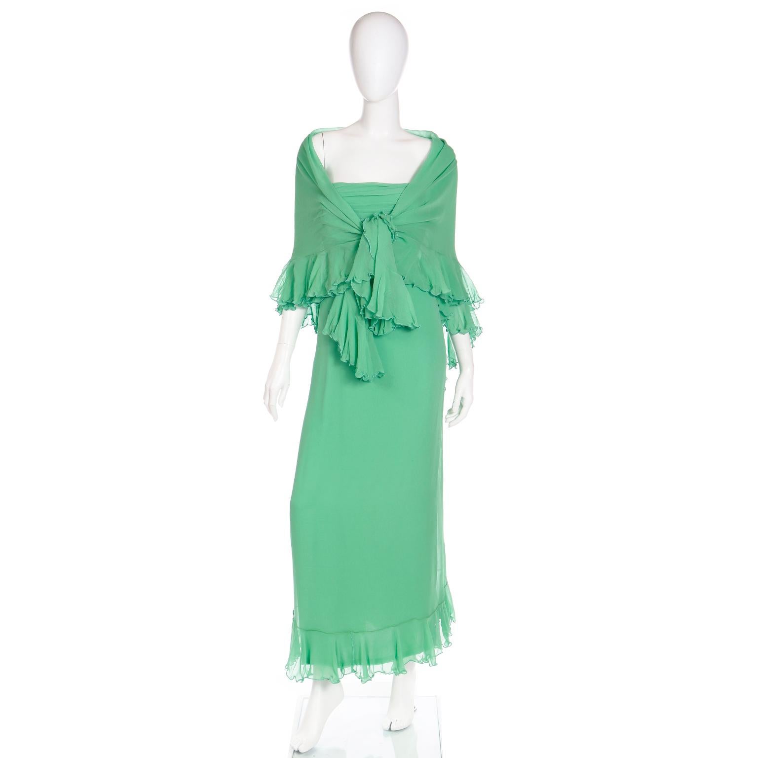 Vert Wayne Clark - Robe de soirée vintage sans bretelles en mousseline de soie verte avec châle enveloppant en vente