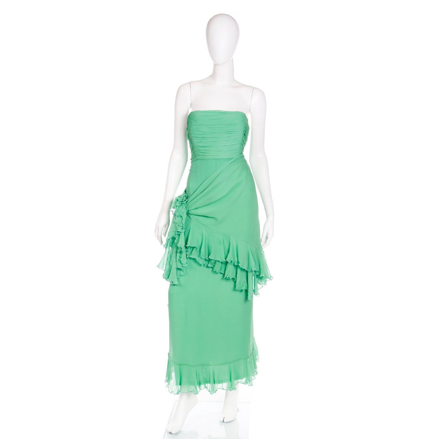 Trägerloses Vintage-Abendkleid aus grünem Seidenchiffon von Wayne Clark mit Wickelschal im Zustand „Gut“ im Angebot in Portland, OR