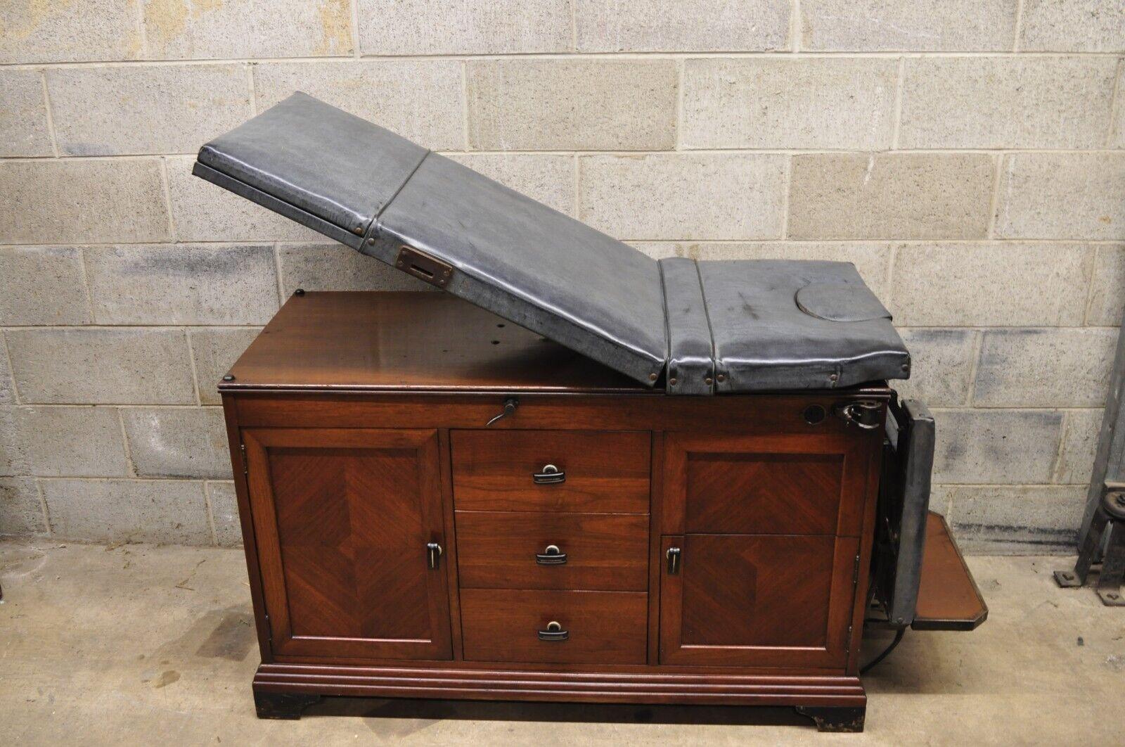 Vintage W.D. Allison Co Art Deco Adjustable Medical Examination Exam Table In Good Condition In Philadelphia, PA