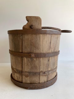 Secchi da giardino vintage in legno di cipresso invecchiato con manico