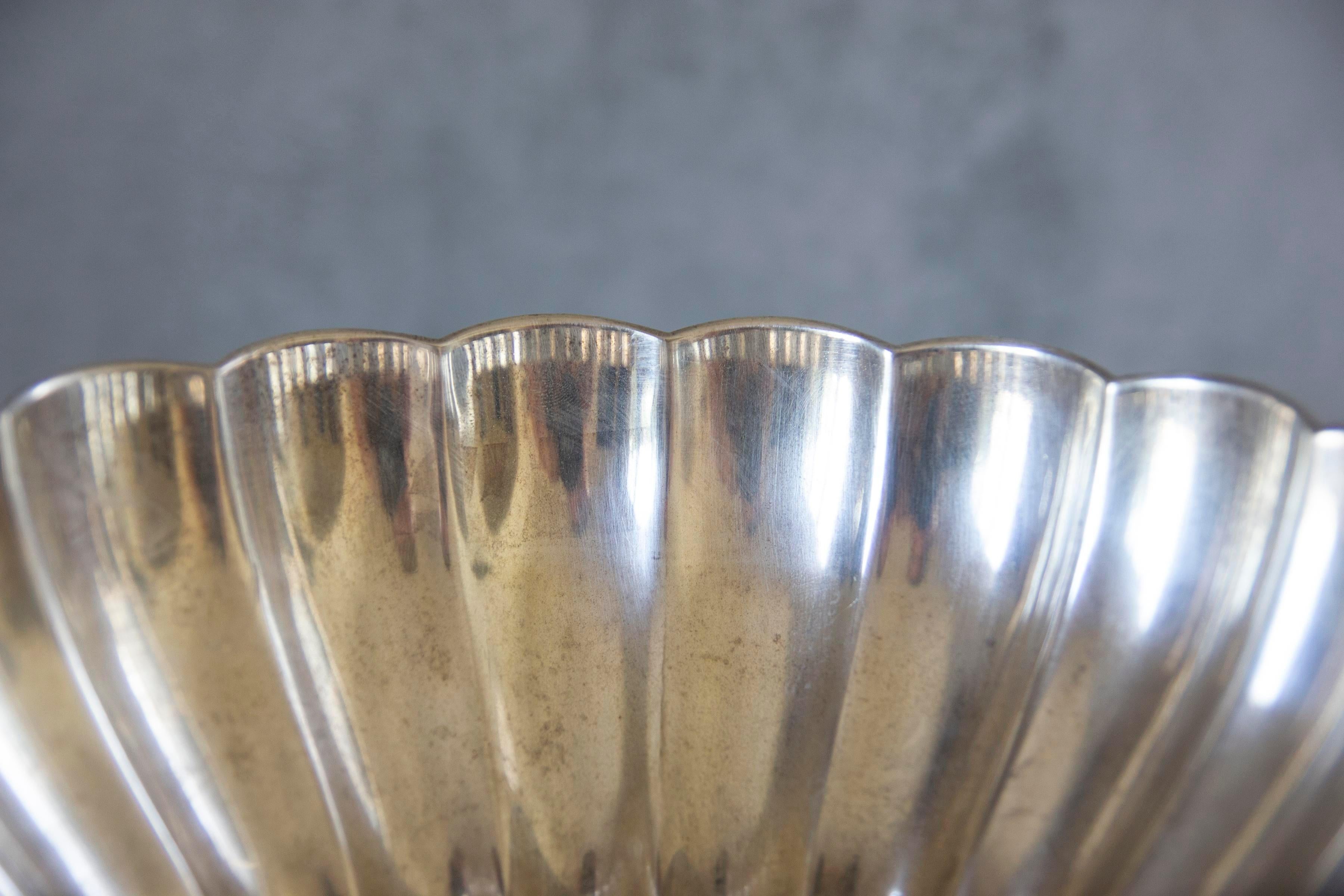 20th Century Vintage Webster Wilcox Silver Plated Bowl With Scalloped Edges For Sale