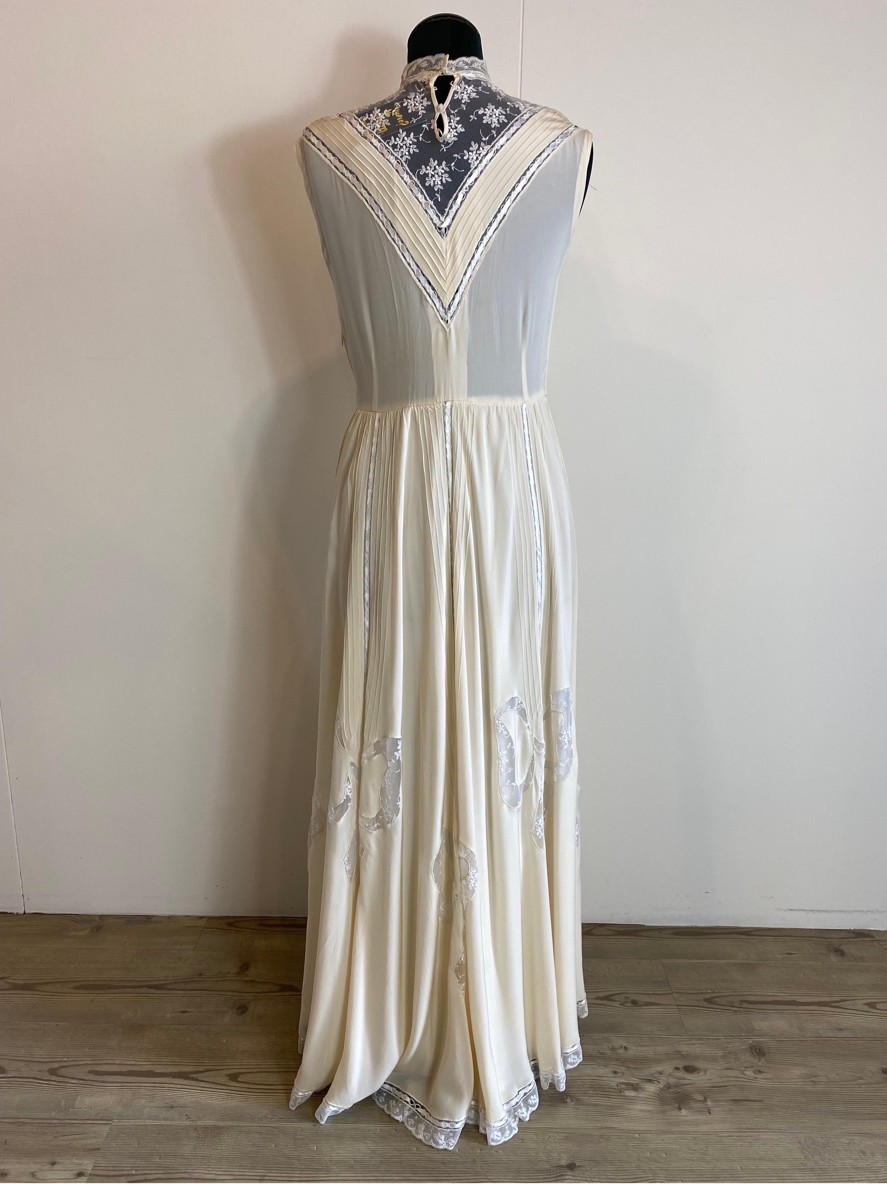 Vintage wedding dress In Good Condition For Sale In Carnate, IT