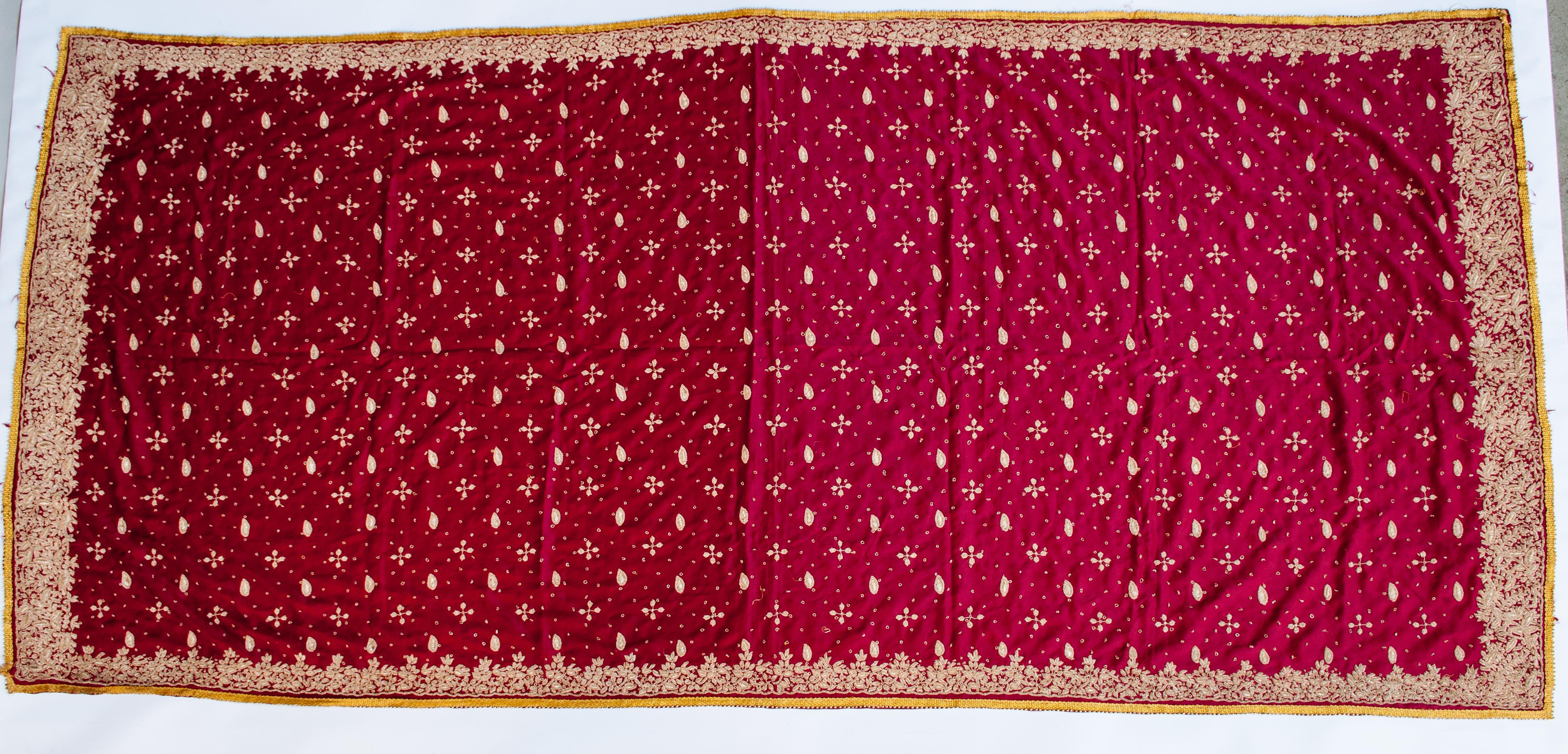 Vintage Wedding Shawl with Metal Thread Embroidery, India, Mid-20th Century In Good Condition In Point Richmond, CA