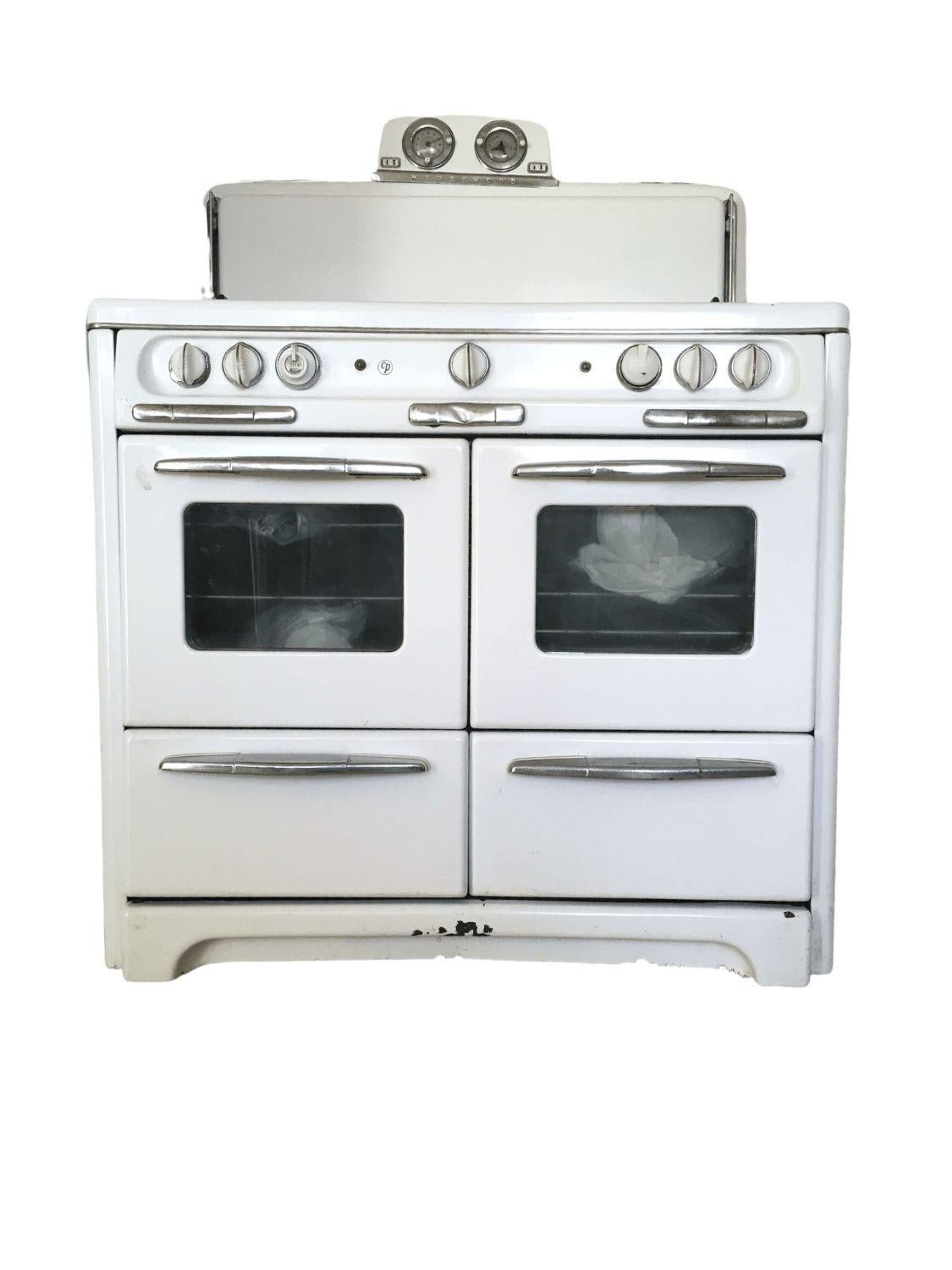 Vintage Wedgewood Double Oven Stove in White In Good Condition In Van Nuys, CA