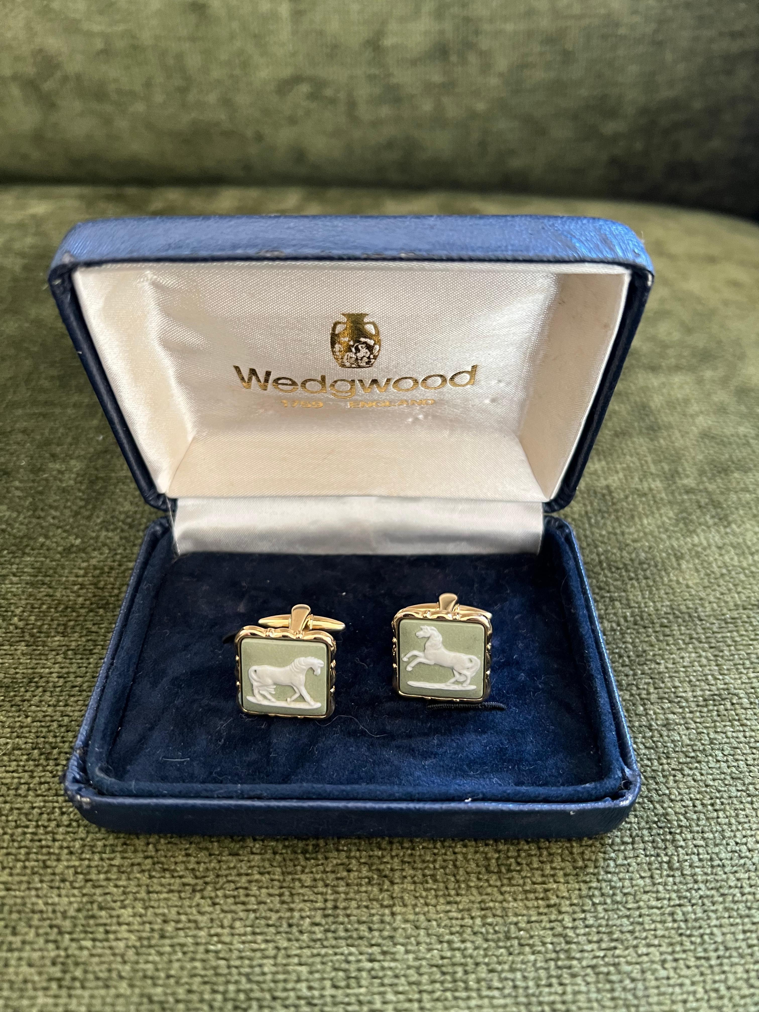 Manschettenknöpfe Vintage Wedgwood Britisch Royal Gold Plate & Grün Jaspis OriginalCase (Kunsthandwerker*in) im Angebot