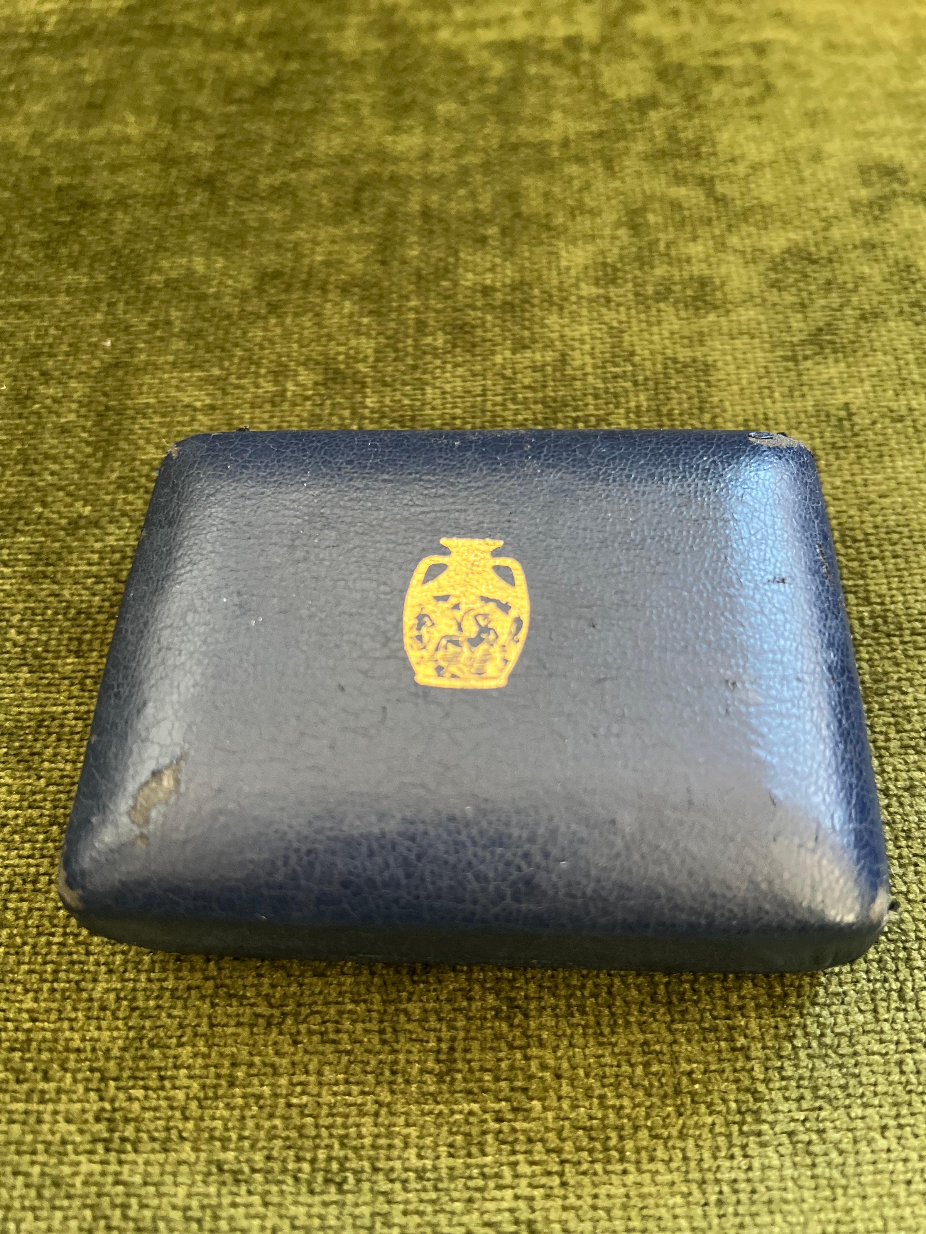 Manschettenknöpfe Vintage Wedgwood Britisch Royal Gold Plate & Grün Jaspis OriginalCase im Angebot 3