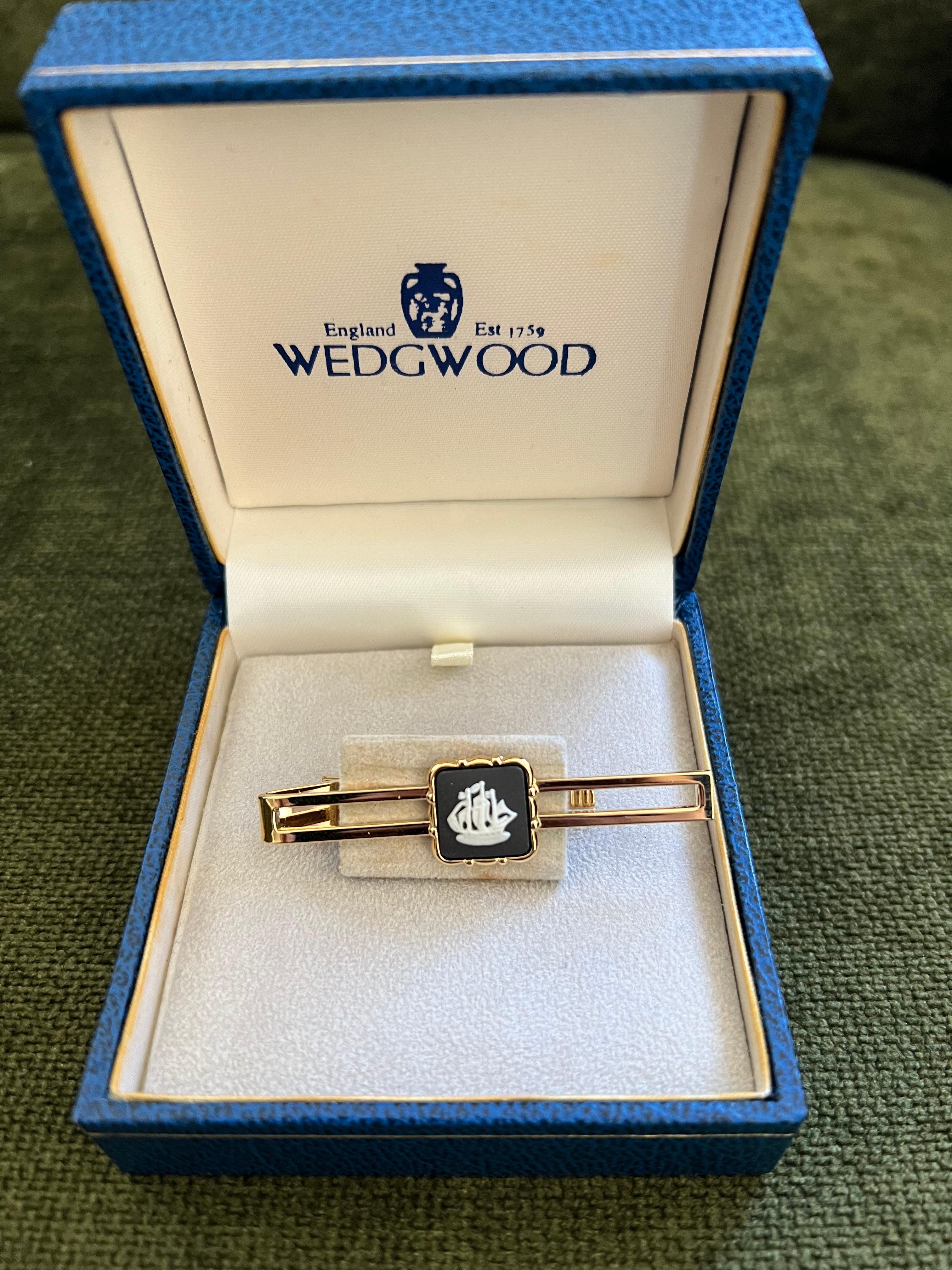 Pasador de Corbata Vintage Wedgwood British Royal Gold Plate & Jasper Estuche Original 1960 Art Decó en venta