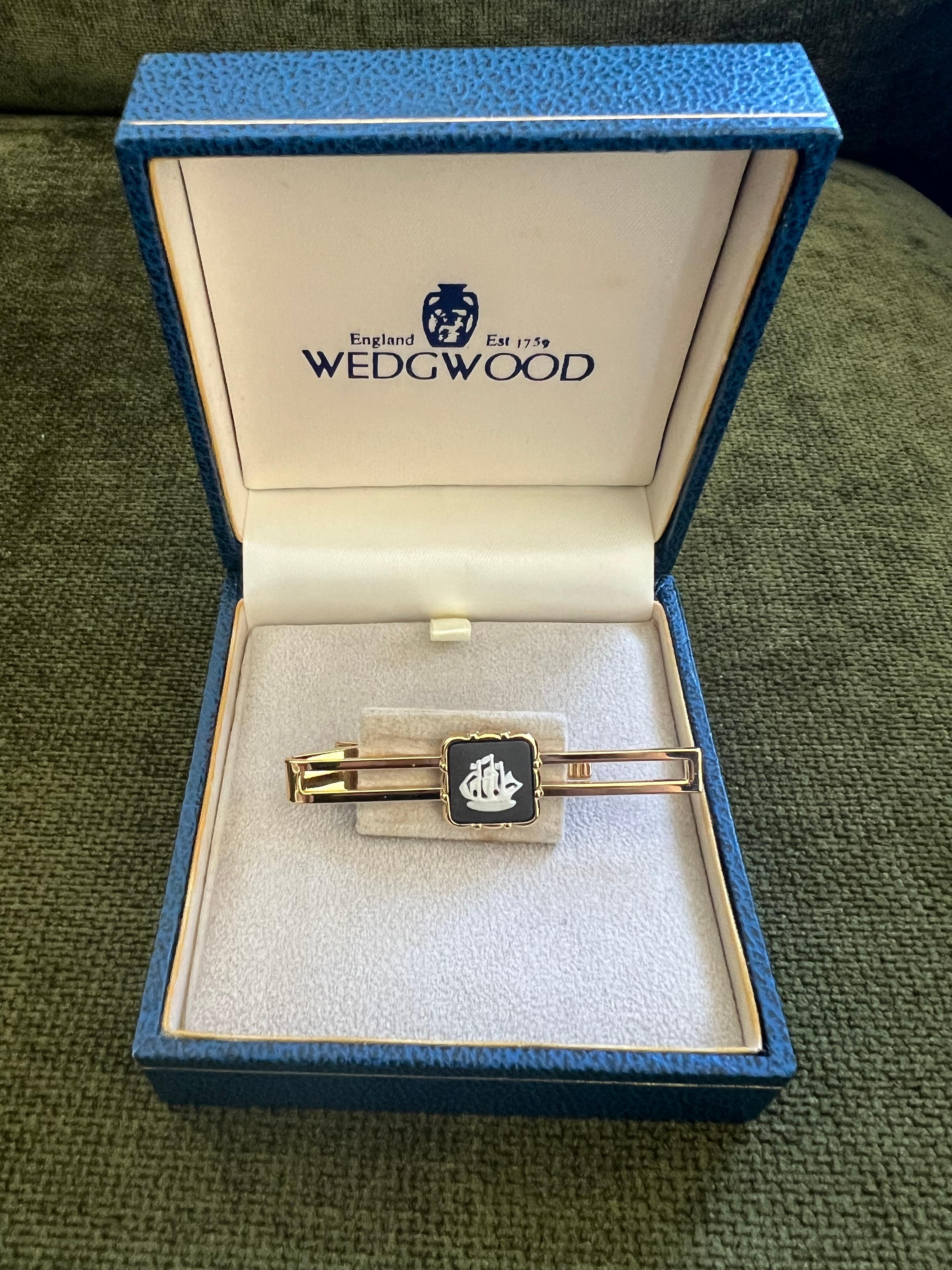 Pasador de Corbata Vintage Wedgwood British Royal Gold Plate & Jasper Estuche Original 1960 en venta 1