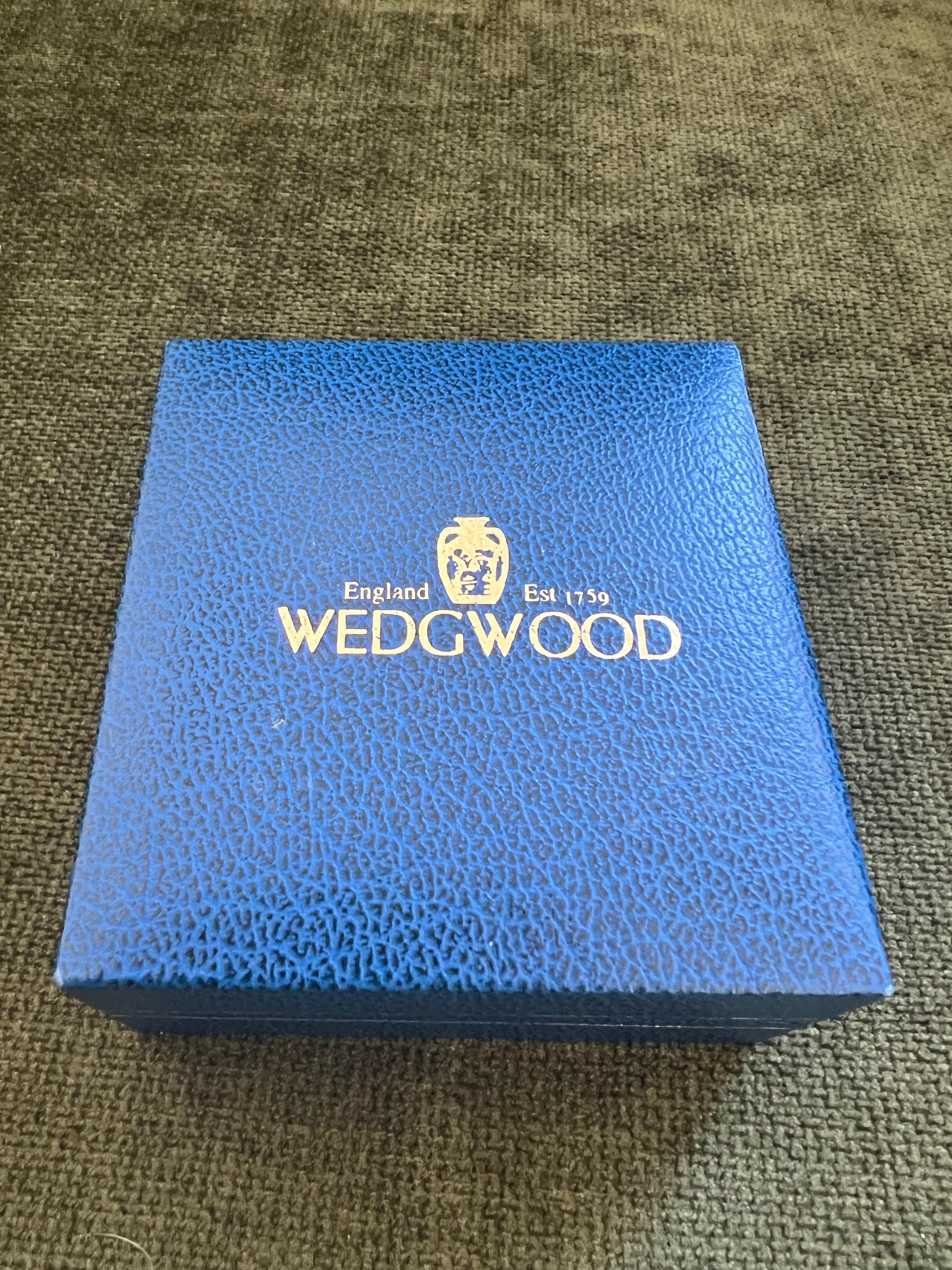 Pasador de Corbata Vintage Wedgwood British Royal Gold Plate & Jasper Estuche Original 1960 en venta 2