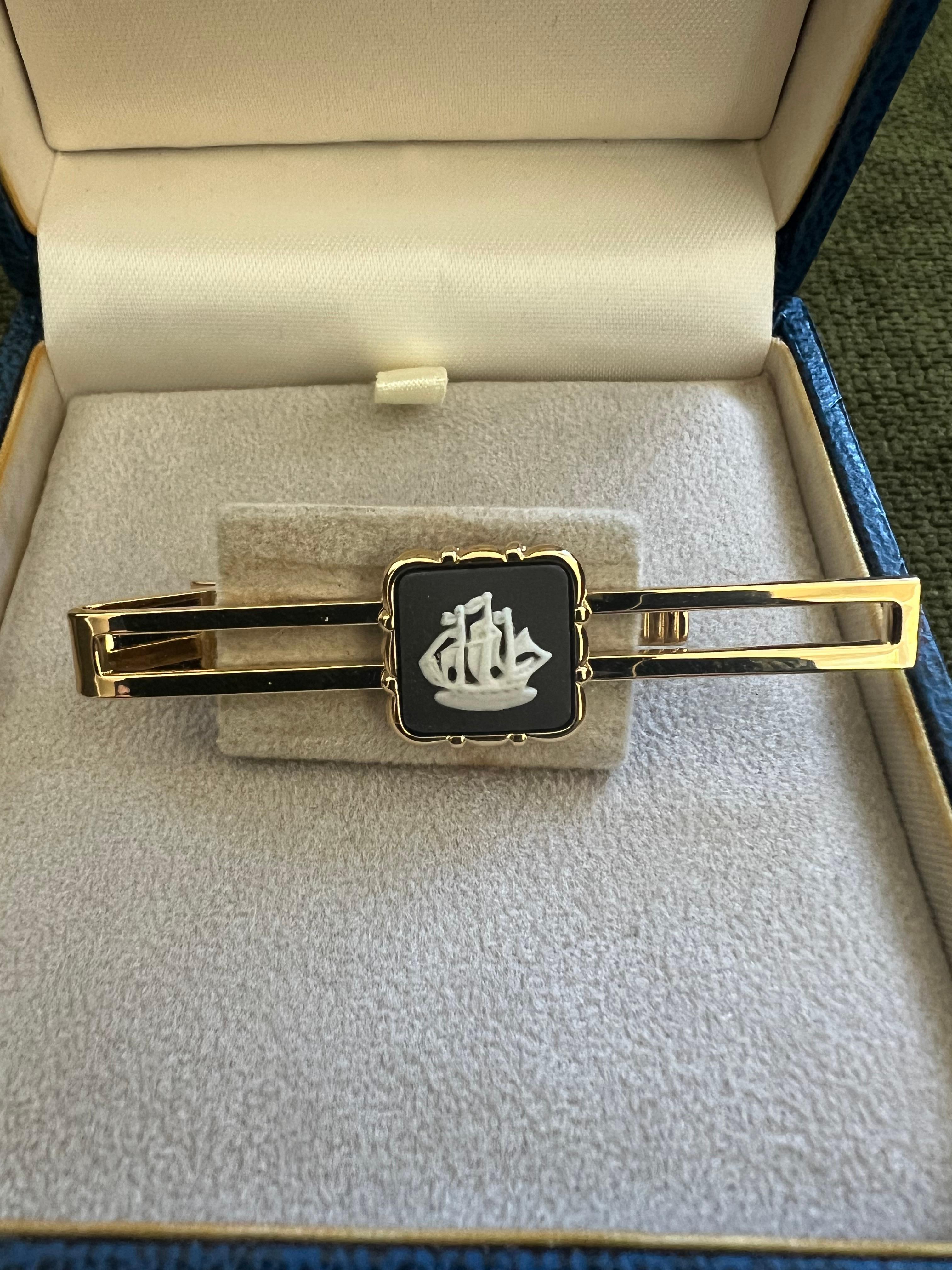 Pasador de Corbata Vintage Wedgwood British Royal Gold Plate & Jasper Estuche Original 1960 en venta 3