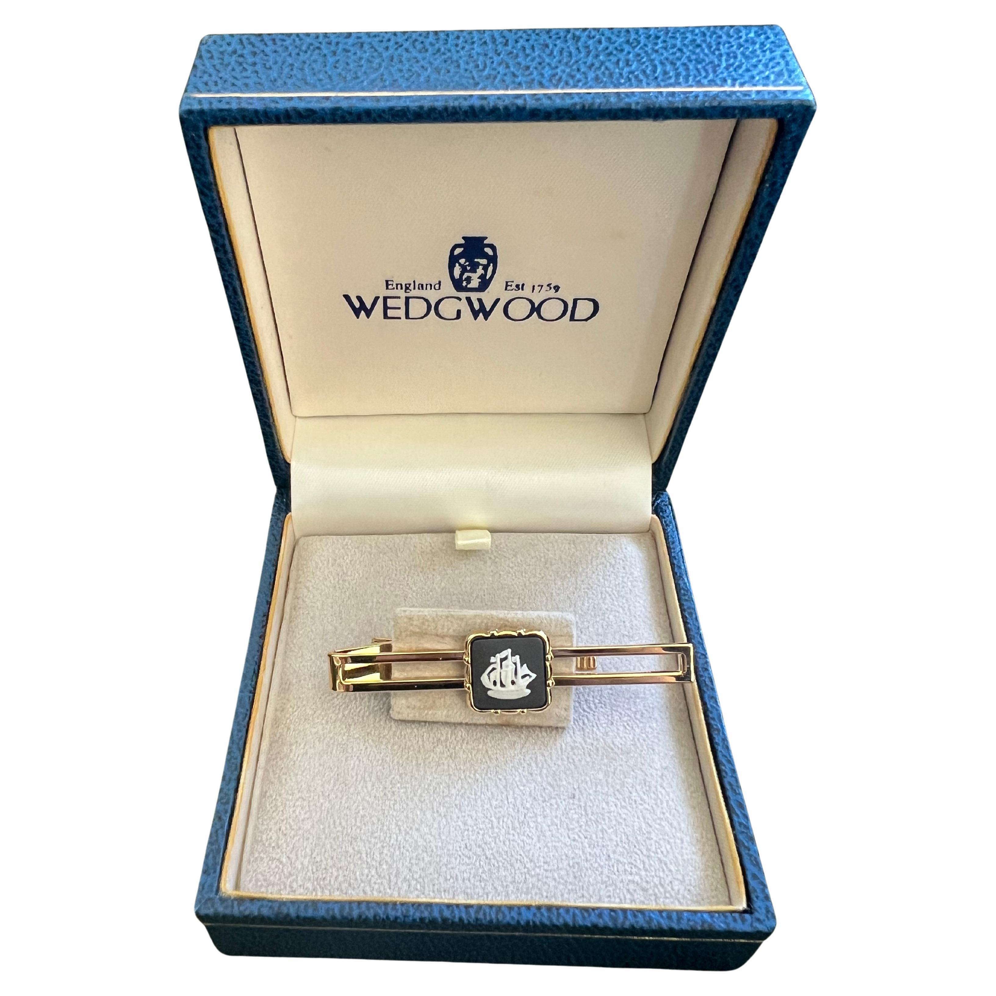 Pasador de Corbata Vintage Wedgwood British Royal Gold Plate & Jasper Estuche Original 1960 en venta