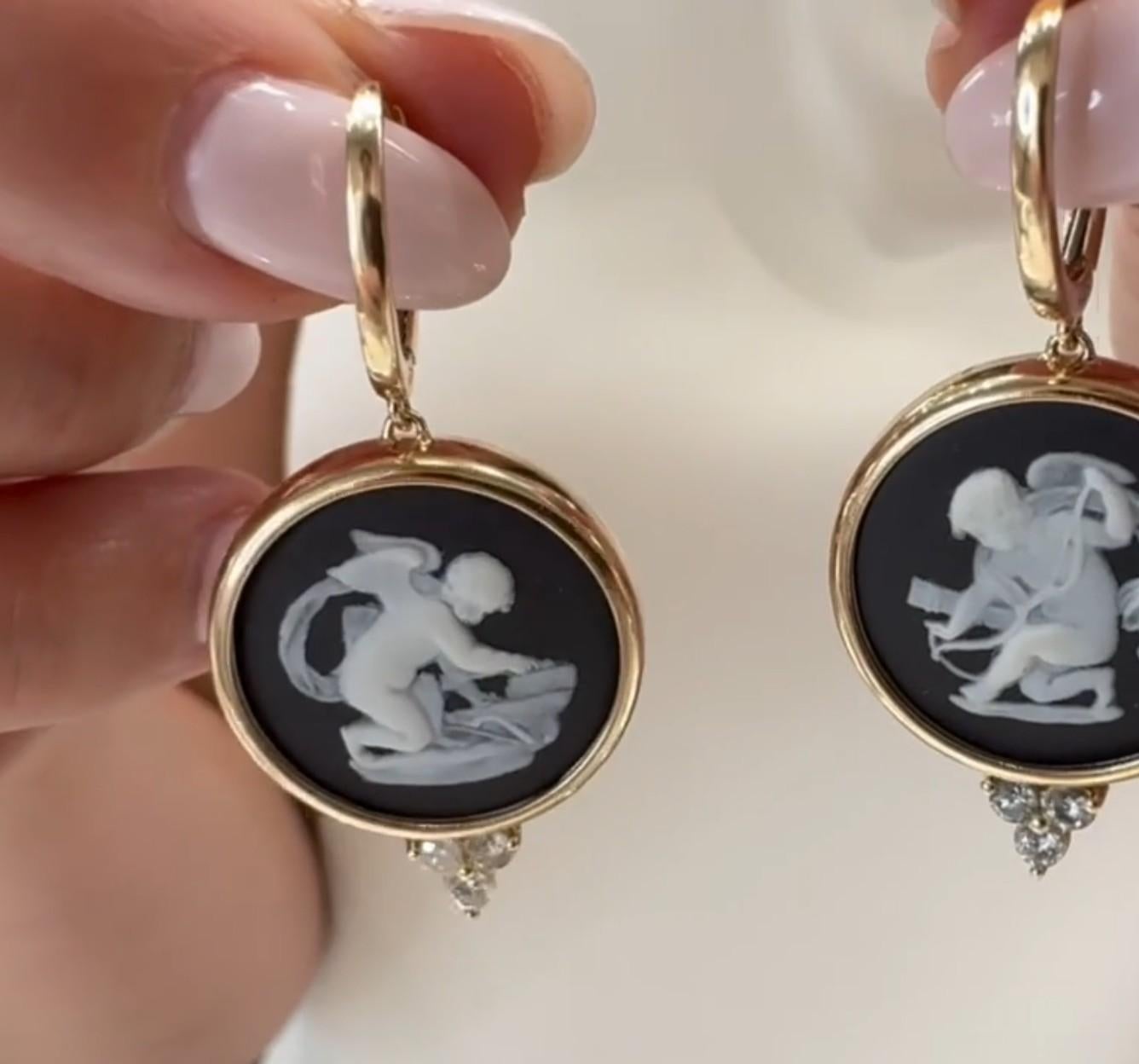 Vintage Wedgwood Cherub Tropfen Ohrringe in New 14K Gelbgold Diamant Fassung (Rundschliff) im Angebot