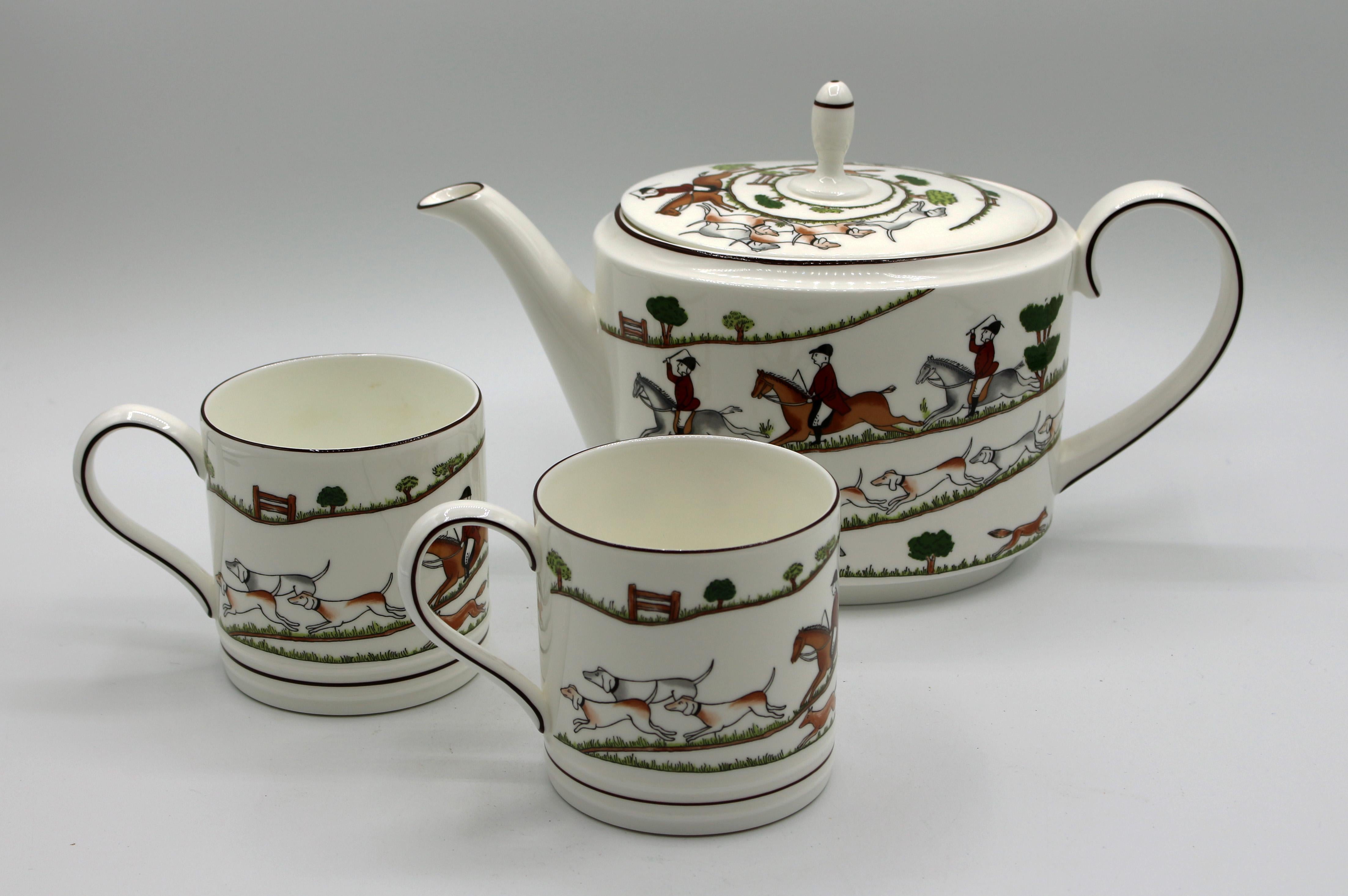 Vintage wedgwood hunting scenes pattern breakfast set of 2. Fine bone China. Teapot with 2 mugs. A rare set. Pot: 10 1/4