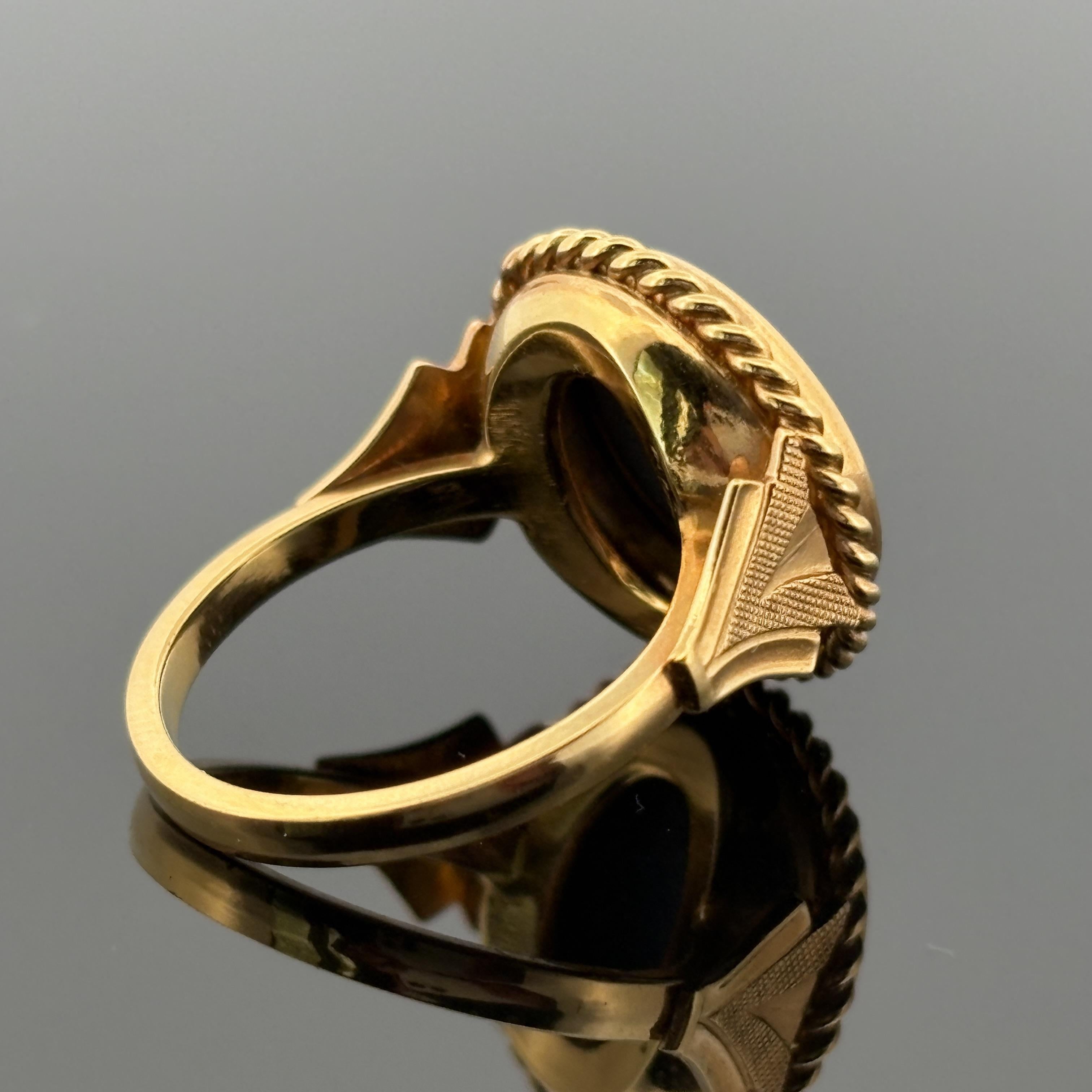 Bague Vintage Wedgwood Jasperware Cameo, or jaune 14k en vente 1