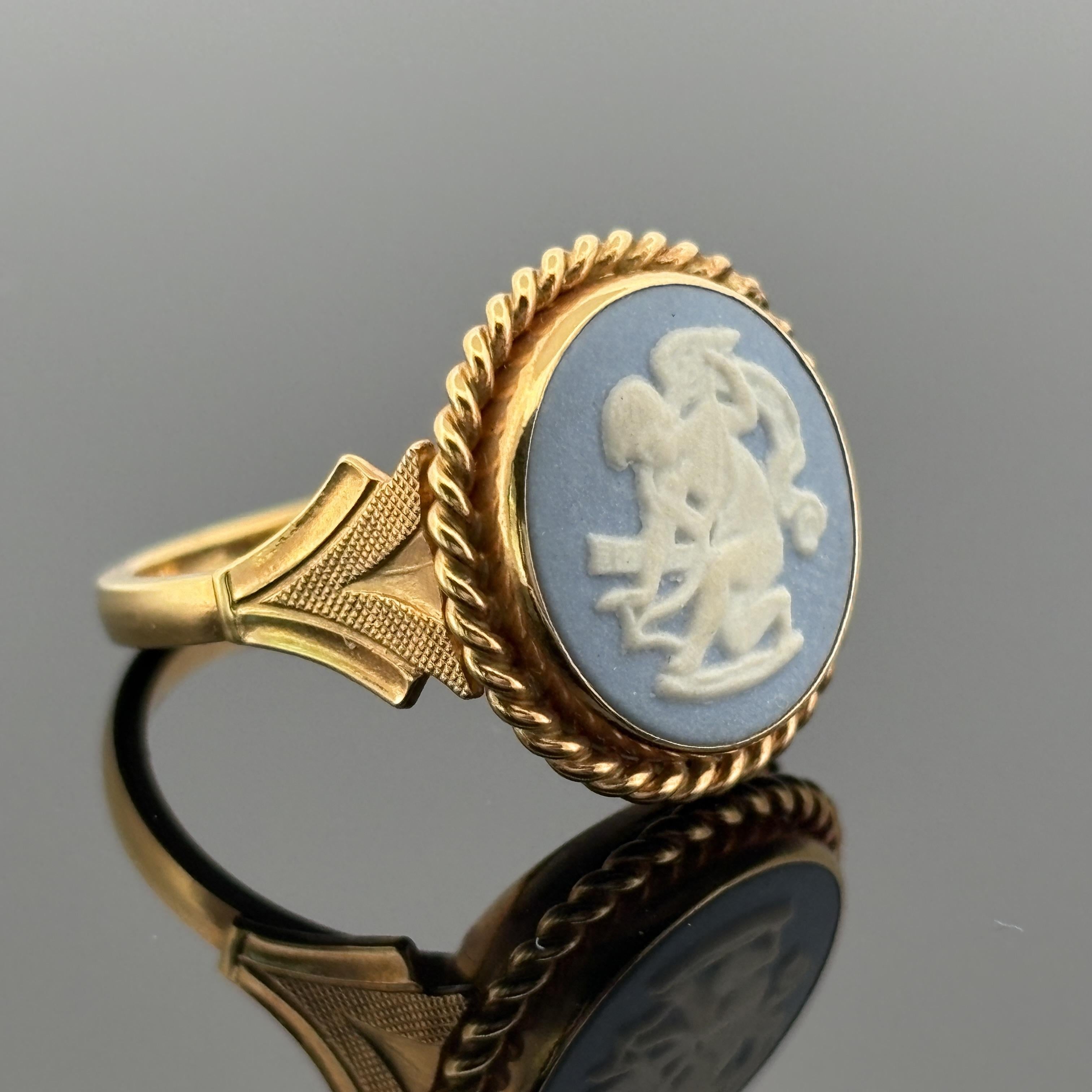 Bague Vintage Wedgwood Jasperware Cameo, or jaune 14k en vente 2