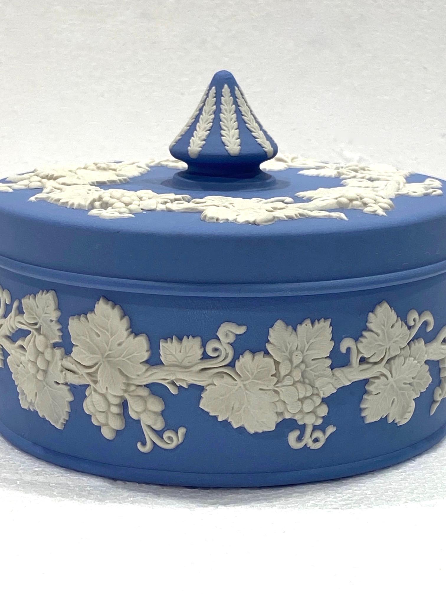 Mid-20th Century Vintage Wedgwood Jasperware Neoclassical Lidded Box, England, Early 20th C.