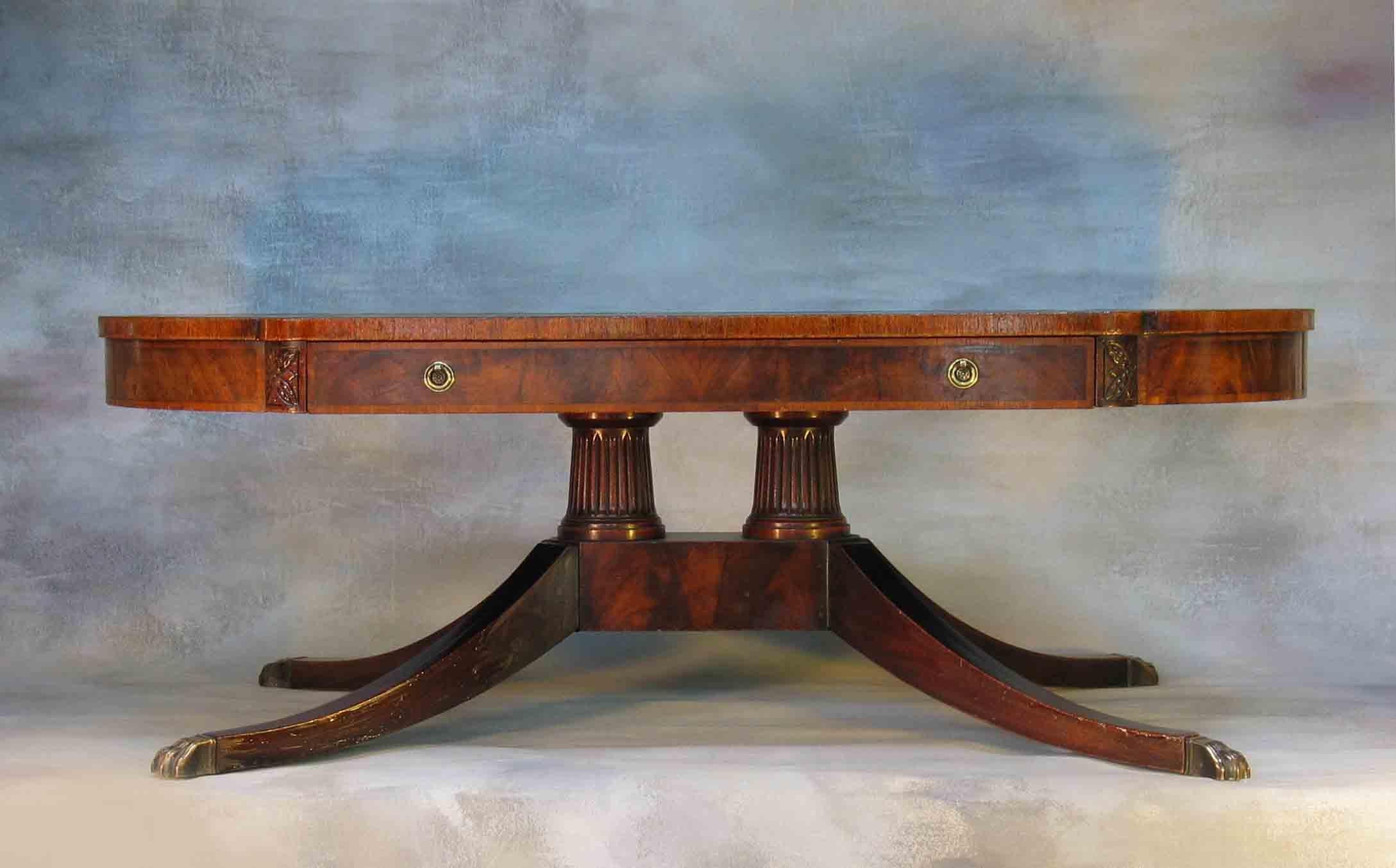 20th Century Vintage Weiman Georgian Style Tooled Leather Top Mahogany Coffee Table