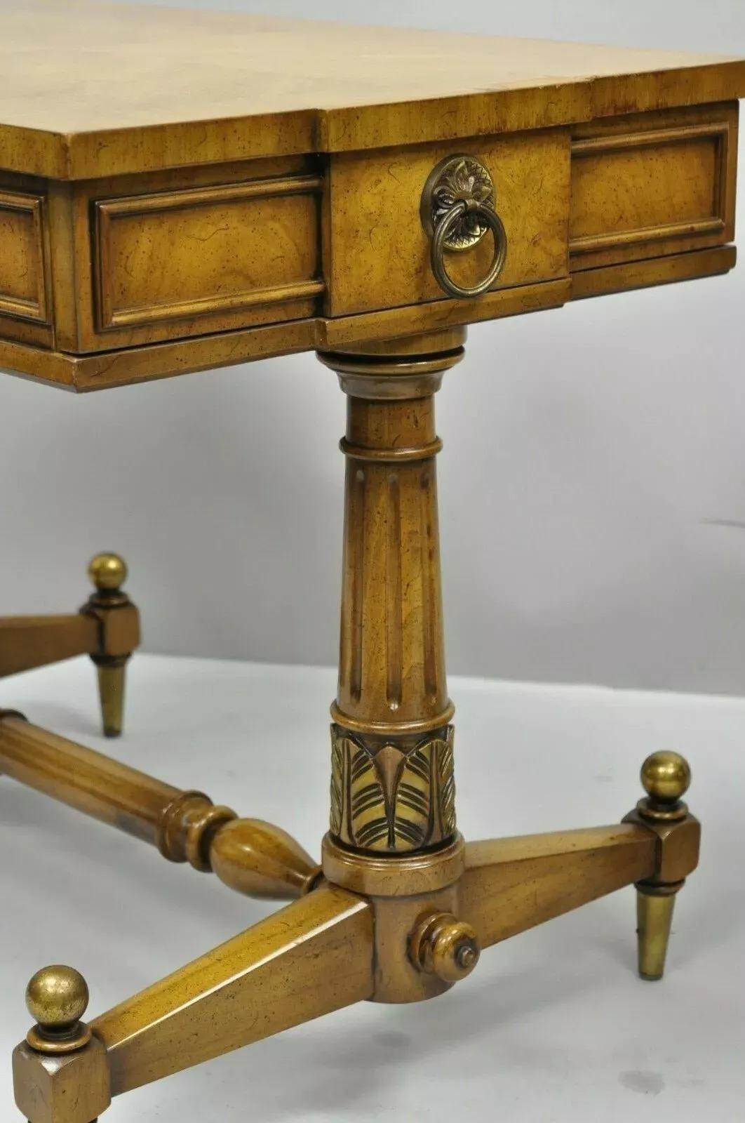 Beistelltische aus Nussbaum mit Bändern im französischen Regency-Stil von Weiman Kameo im Vintage-Stil, Paar im Angebot 4