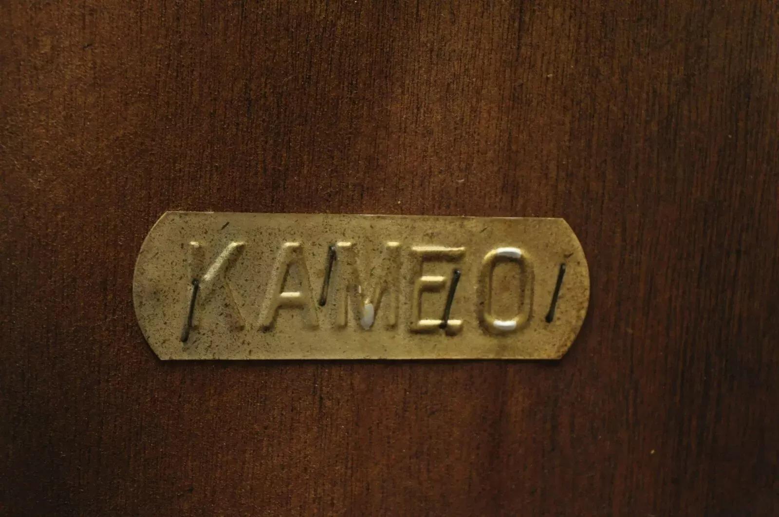 Beistelltische aus Nussbaum mit Bändern im französischen Regency-Stil von Weiman Kameo im Vintage-Stil, Paar im Angebot 5