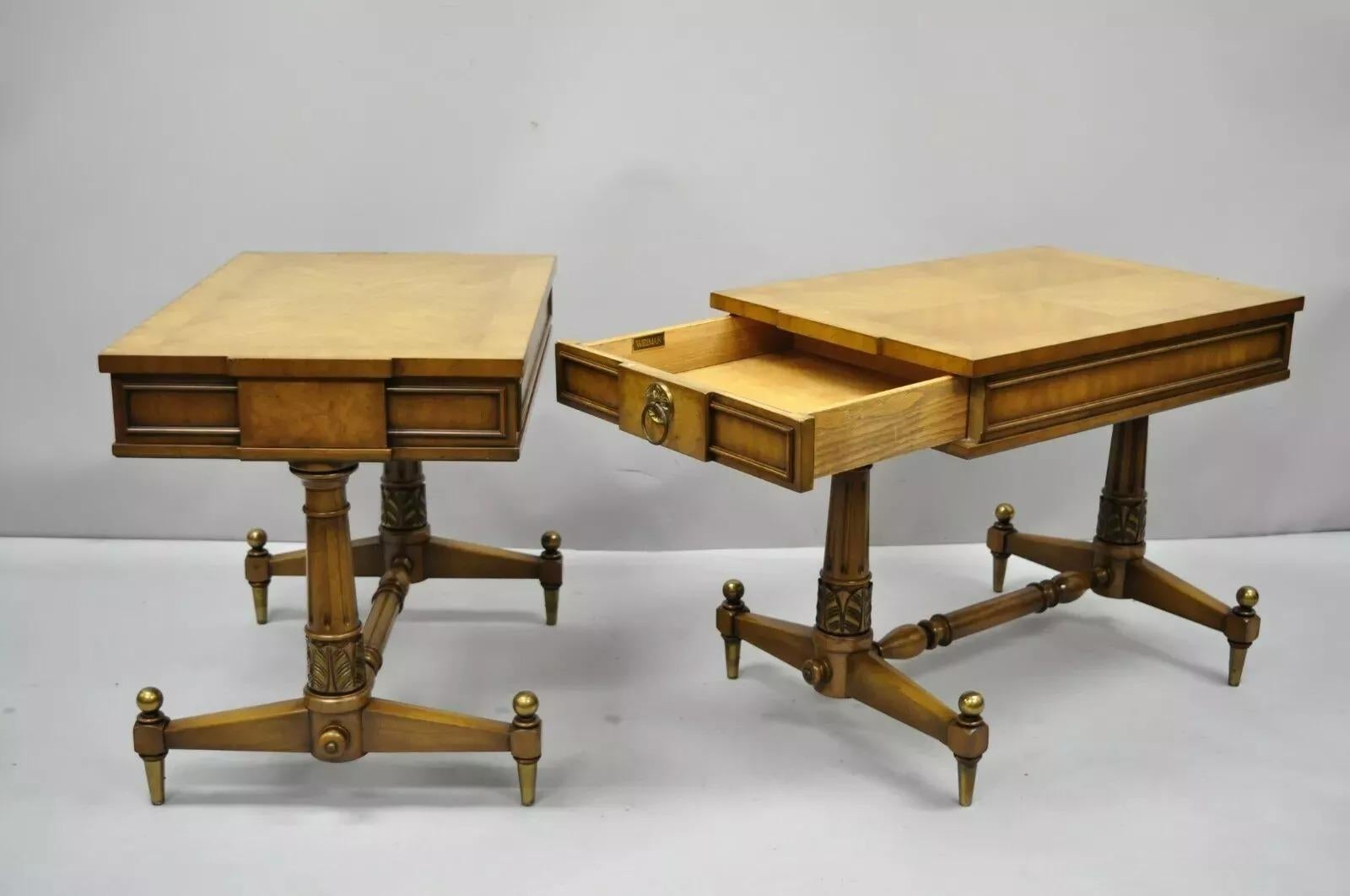 Beistelltische aus Nussbaum mit Bändern im französischen Regency-Stil von Weiman Kameo im Vintage-Stil, Paar (Unbekannt) im Angebot