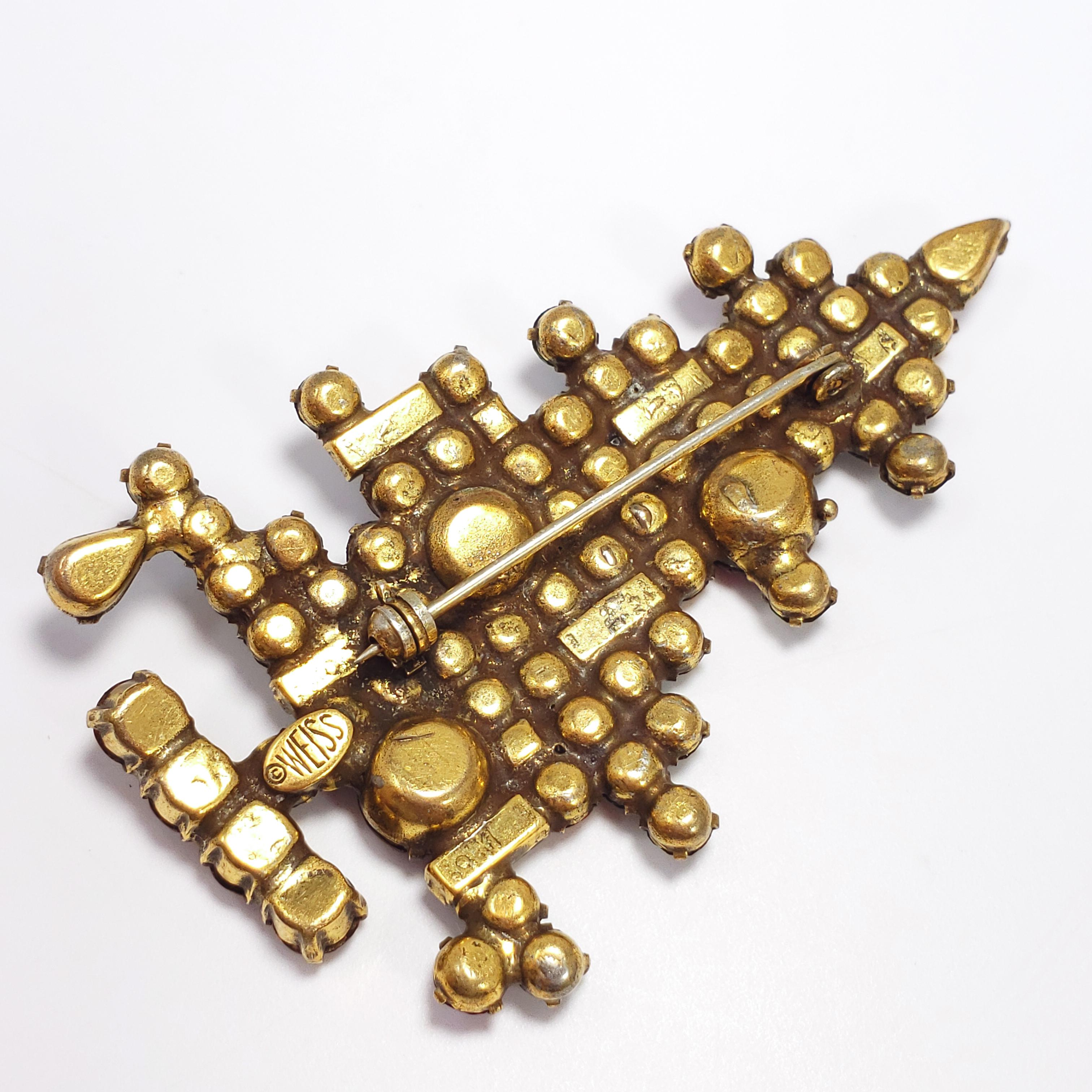 Vintage Weiss Geometrical Crystal Christmas Tree Pin in Green Red Yellow & White In Excellent Condition For Sale In Milford, DE