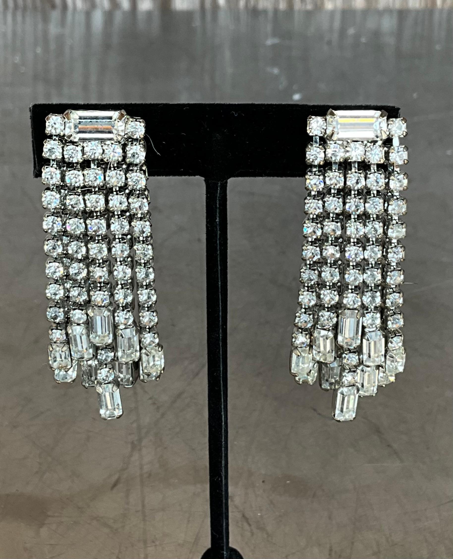 Vintage Weiss Rhinestone Clip on Earrings For Sale 2