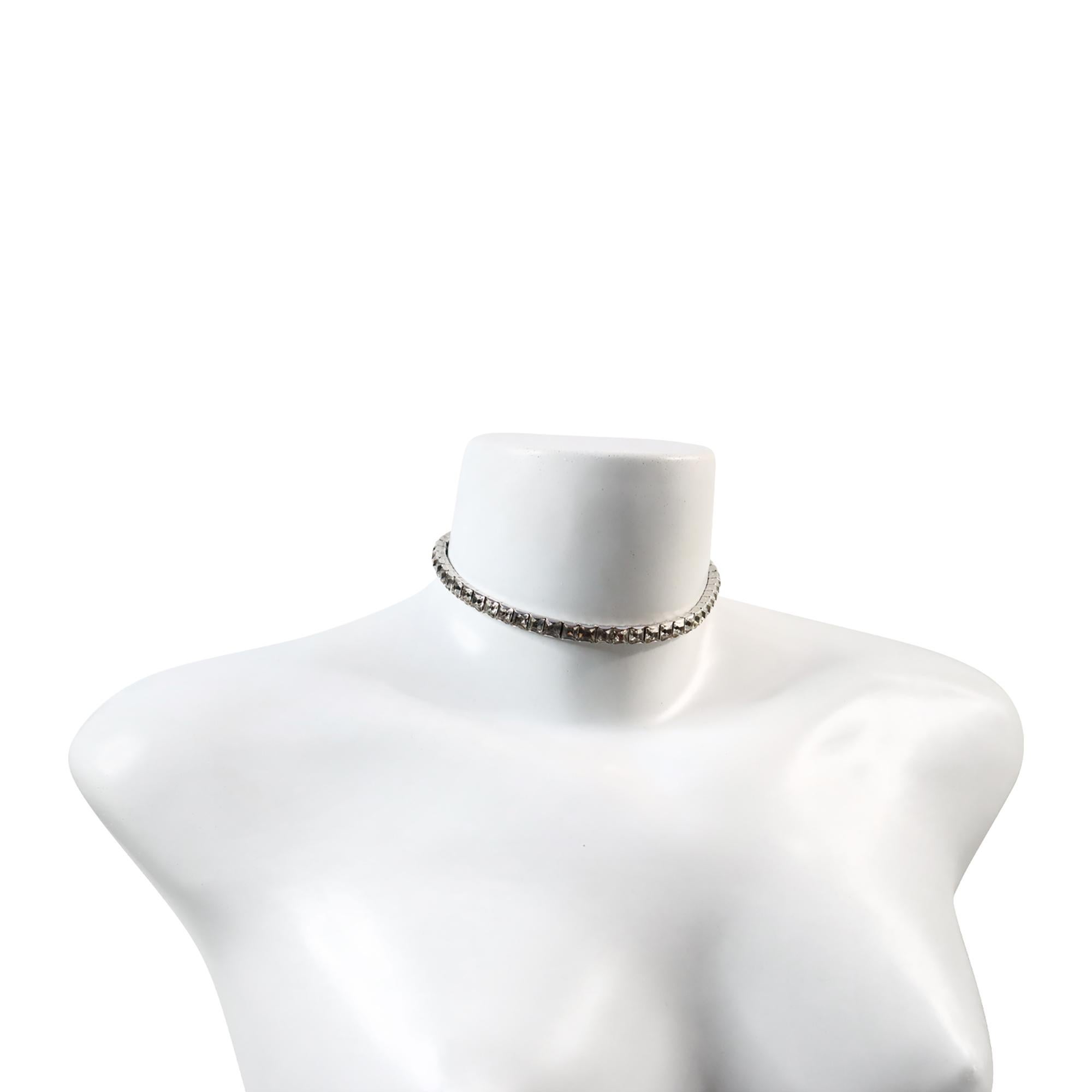 Vintage A. Silver, girocollo con diamanti incastonati, circa 1960. Questo design è in voga da sempre. È minimal ma chic e dice tutto. Ne ho venduti tantissimi da Barneys New York. Le donne comprerebbero questi e quelli da 40.000. Le mischiavano e le