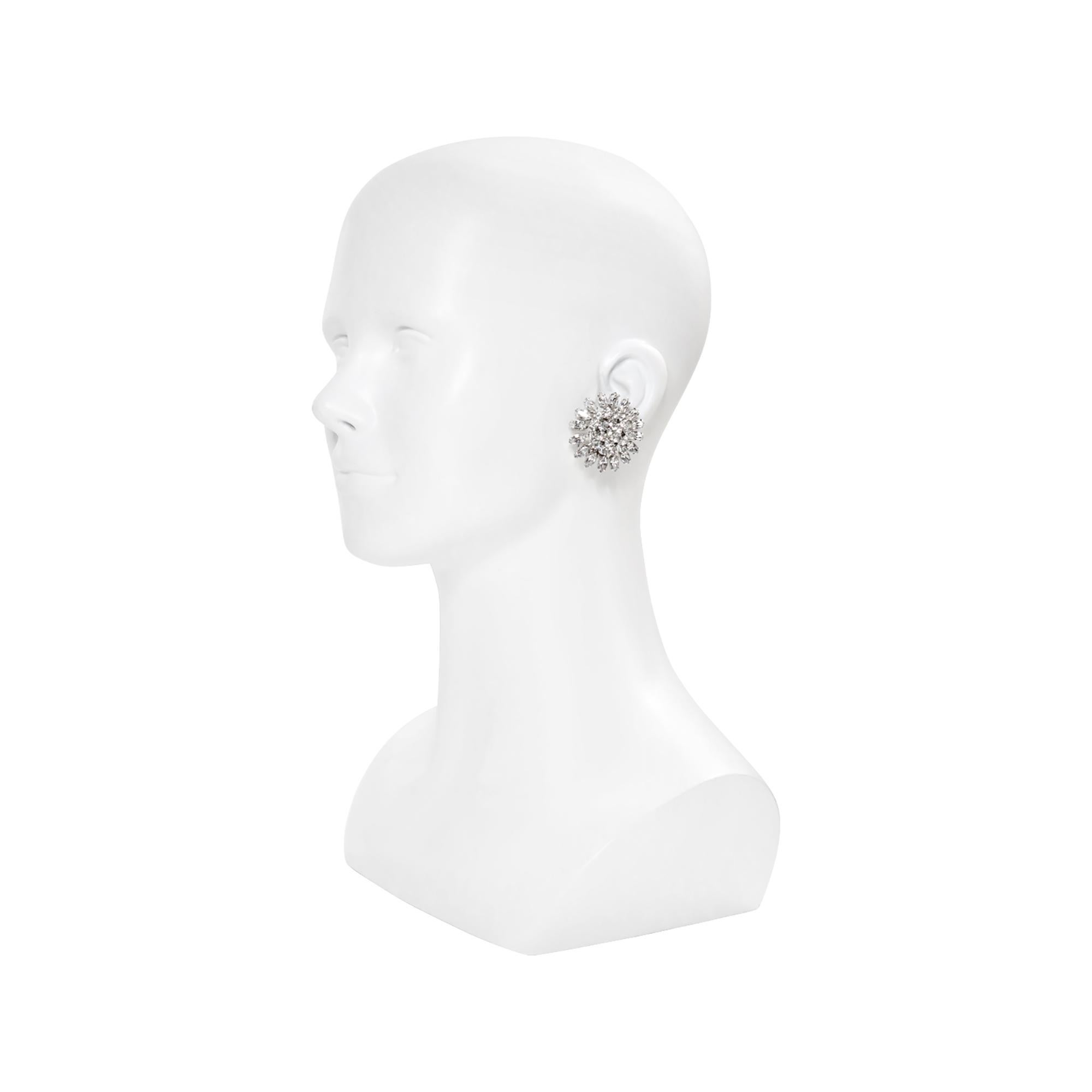 Vintage Weiss Silber Ton Diamante Ohrringe CIRCA 1960's für Damen oder Herren im Angebot