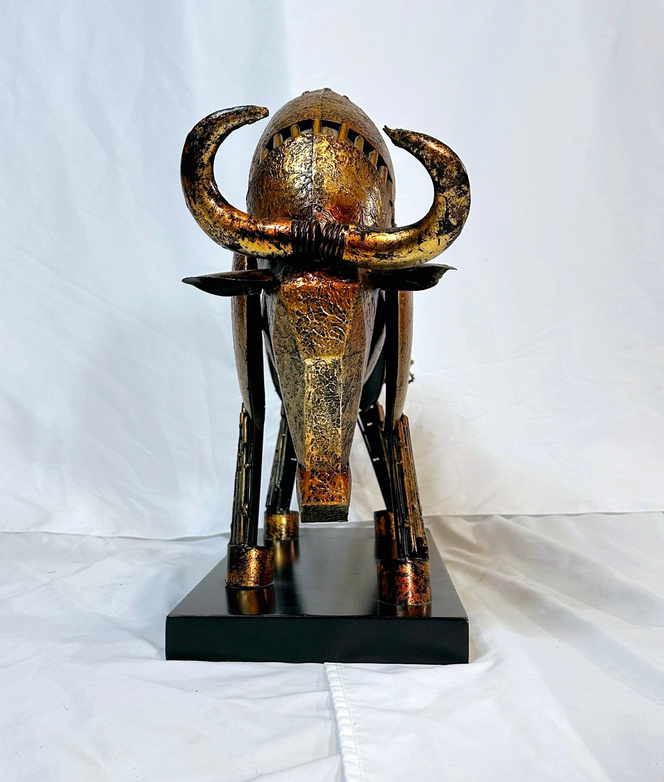 Soudé Sculpture de taureau brutaliste vintage en métal soudé  en vente