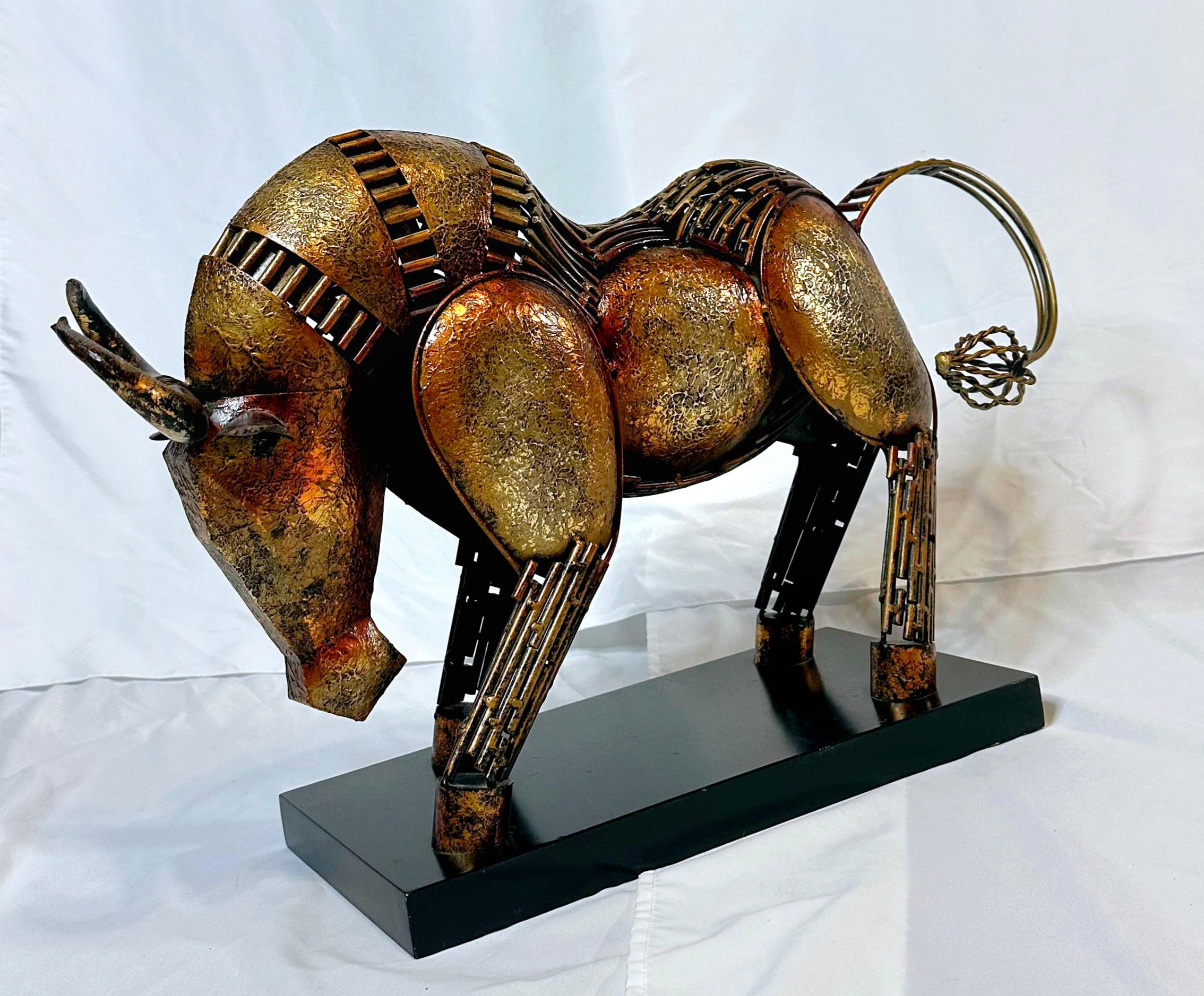 Sculpture de taureau brutaliste vintage en métal soudé  en vente 2