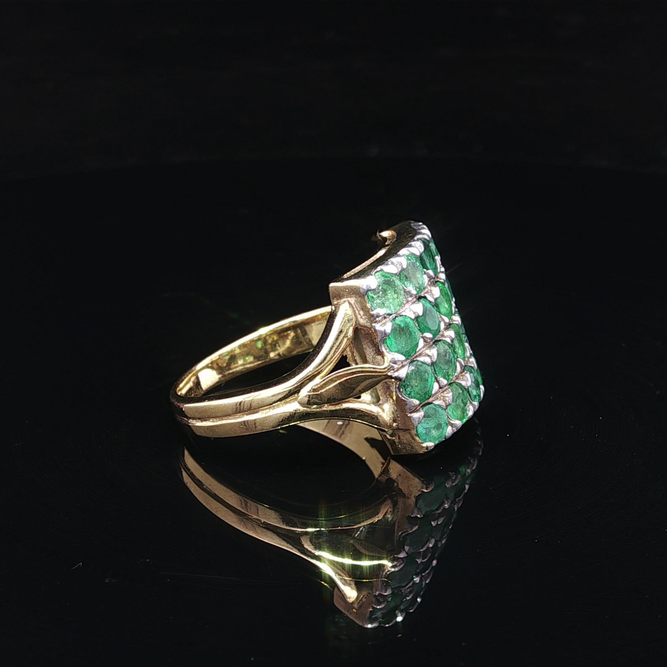 Anello ben fatto d'epoca in oro giallo 14k e argento con smeraldo rotondo da 2,50 ct. in vendita 9