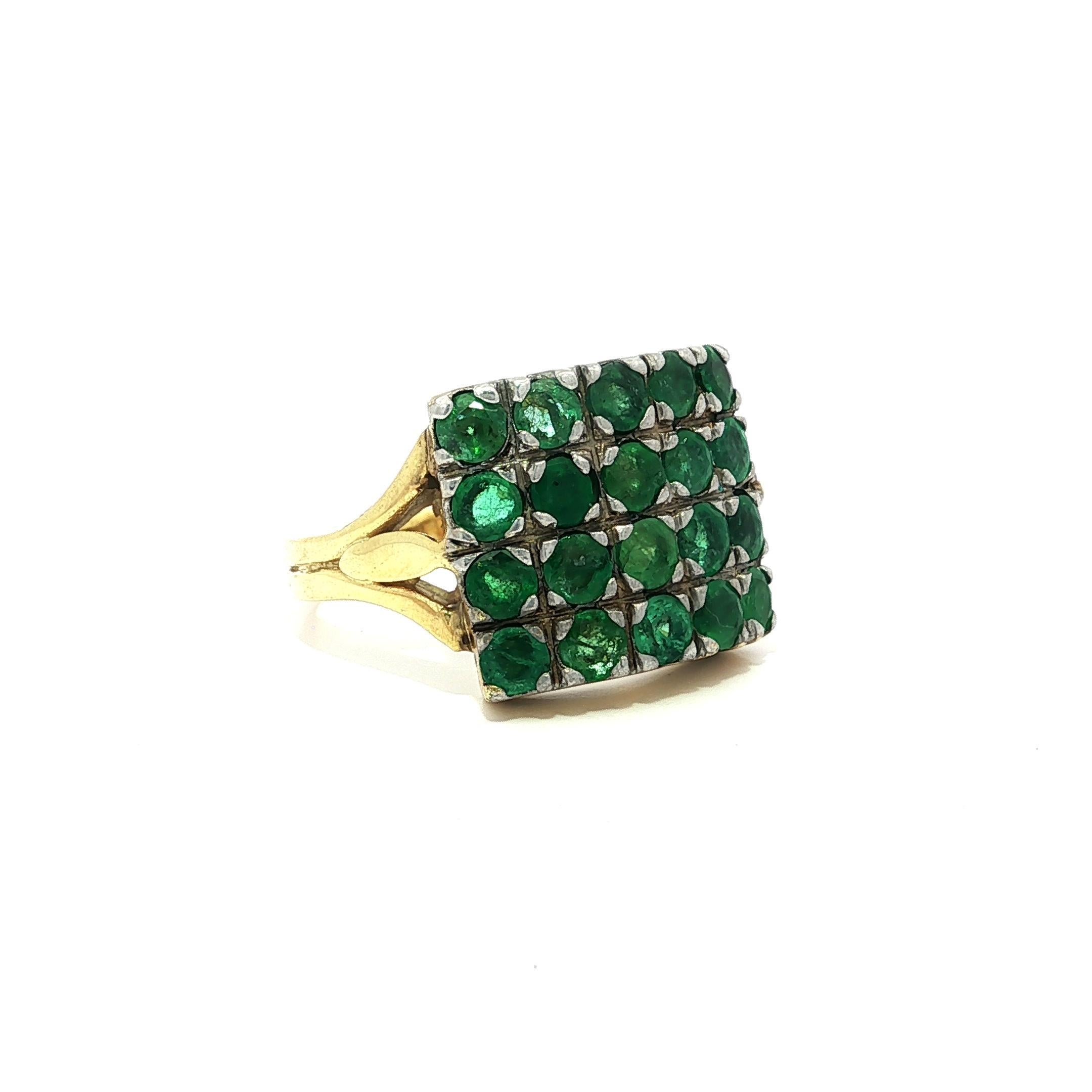 Taglio brillante Anello ben fatto d'epoca in oro giallo 14k e argento con smeraldo rotondo da 2,50 ct. in vendita