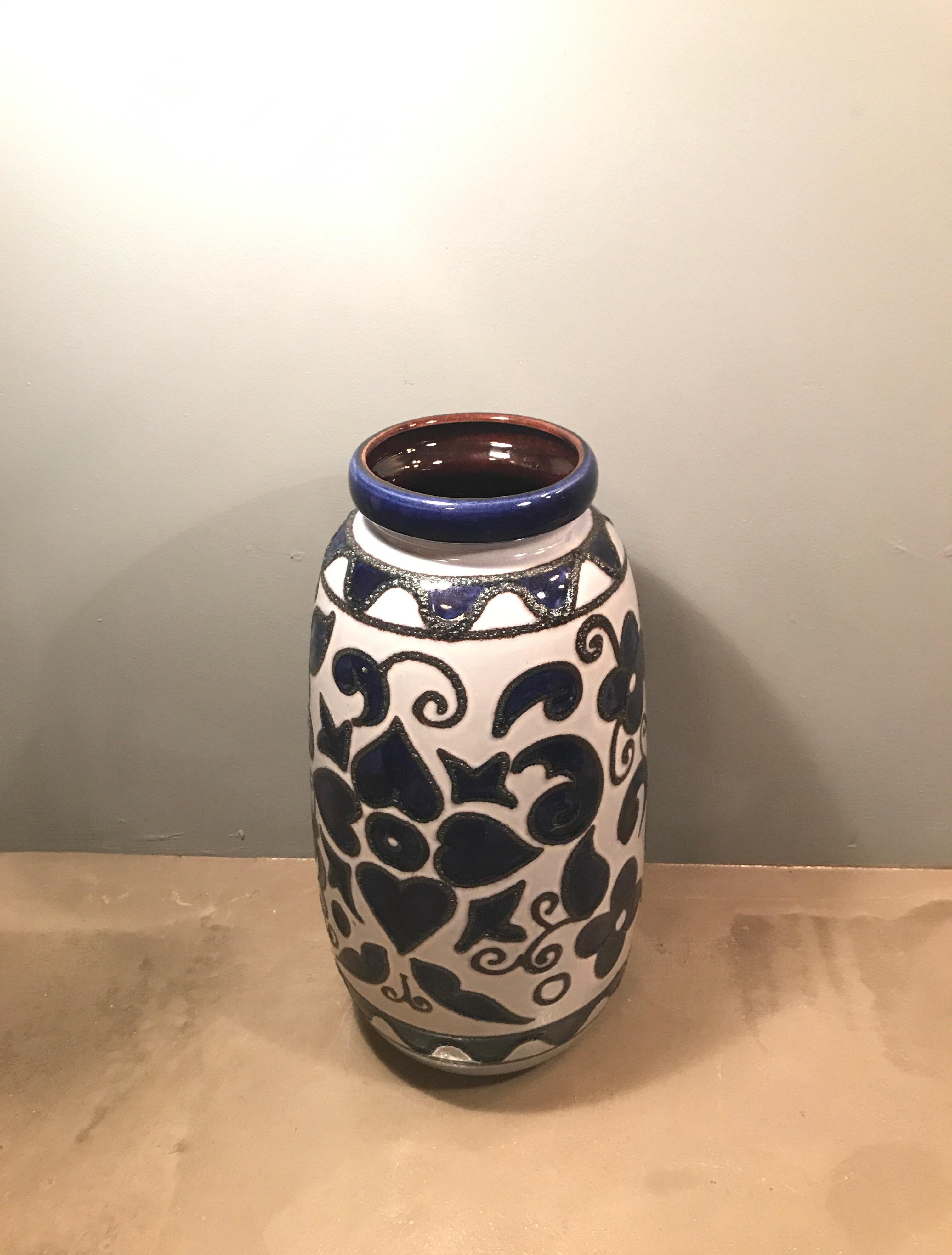 Beautiful large ceramic art vase from the 1970s and made in West Germany
Lovely floral designs and no chips or cracks.