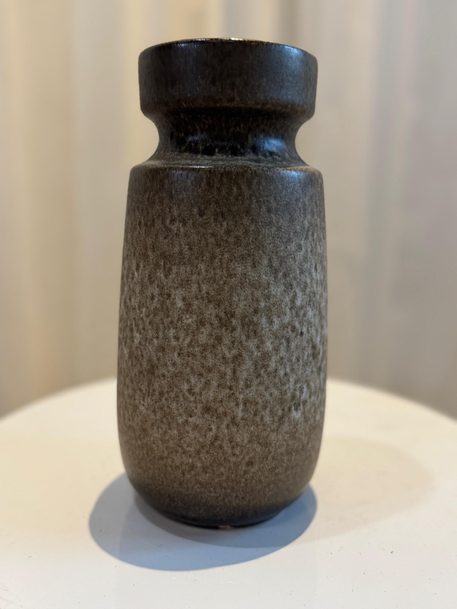 Vintage West German Pottery Vase - Scheurich 242-22, Mid-Century Modern Fat Lava im Zustand „Gut“ im Angebot in West Hollywood, CA
