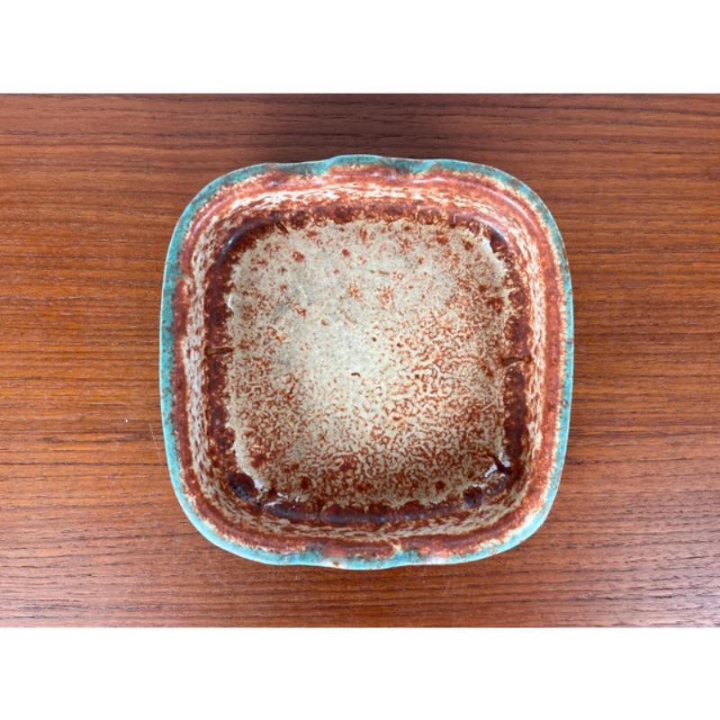 Cenicero vintage WGP de West German Pottery de Scheurich, años 70, en muy buen estado. Diseñado de 1970 a 1979 Esta pieza tiene una marca de atribución,
Existen pruebas oficiales de autenticidad, como catálogos antiguos, registros de diseñadores u