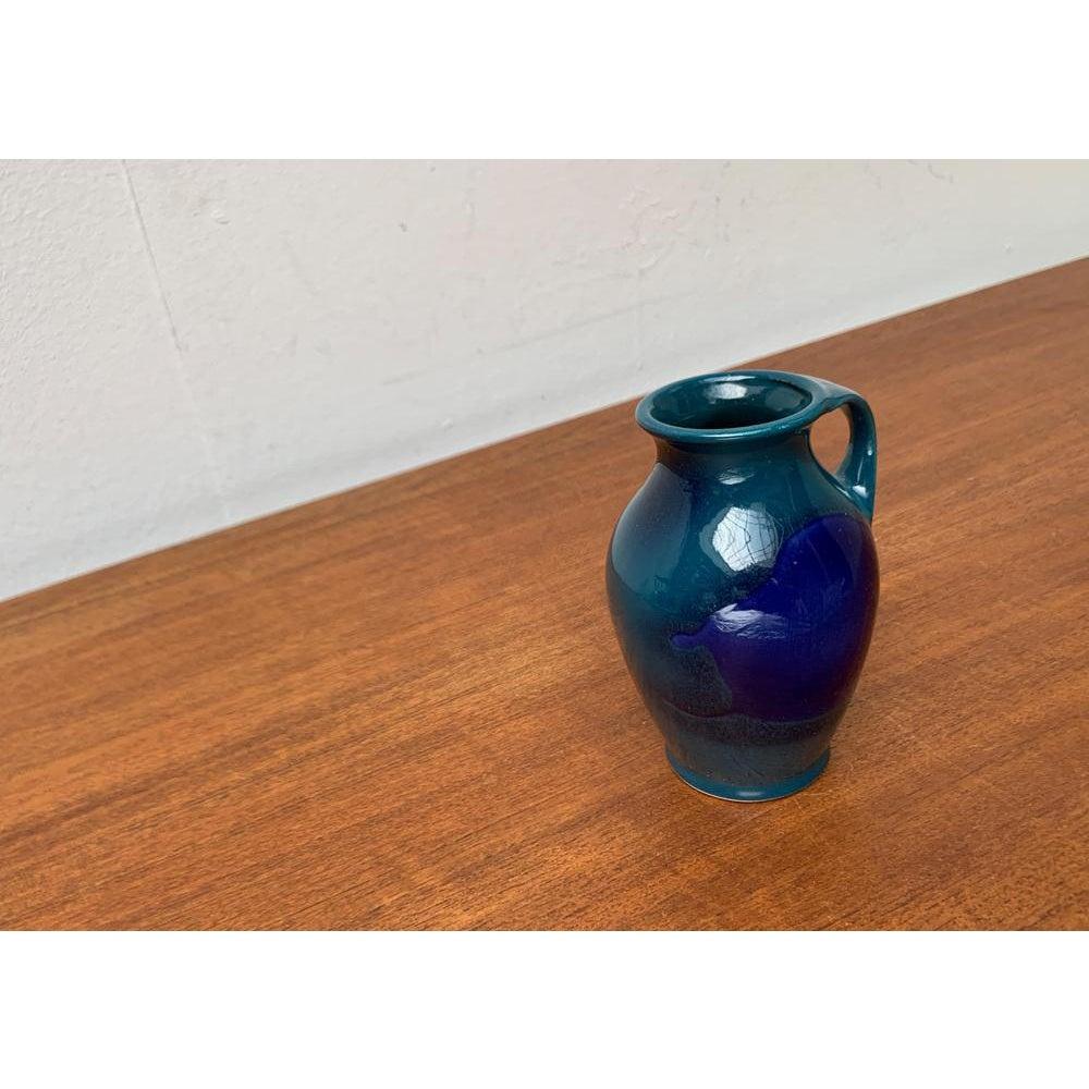 Vaso vintage West German Pottery WGP Carafe di Bay, anni '70, in ottime condizioni. Disegnato dal 1970 al 1979 Questo pezzo ha un marchio di attribuzioneÈ completamente autentico 

Informazioni aggiuntive:
Materiali: Ceramica
Paese di origine: