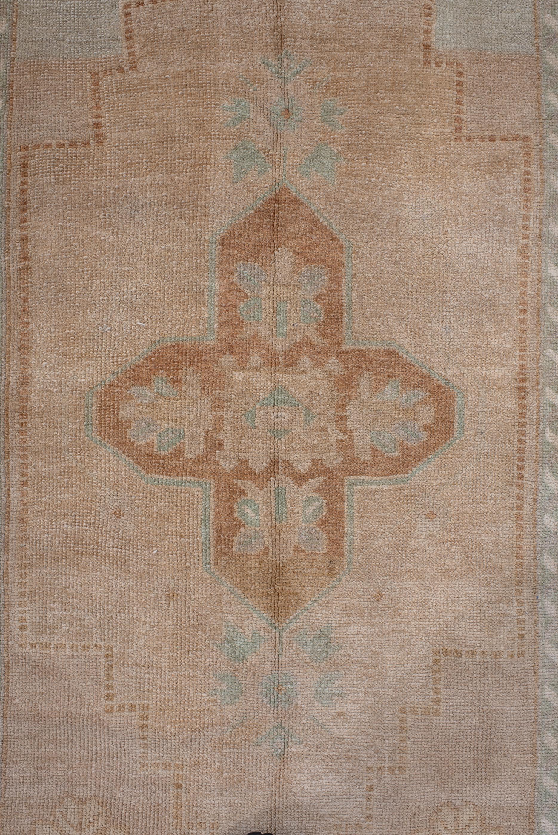 Vintage Western Anatolian Oushak Rug  In Fair Condition For Sale In New York, NY