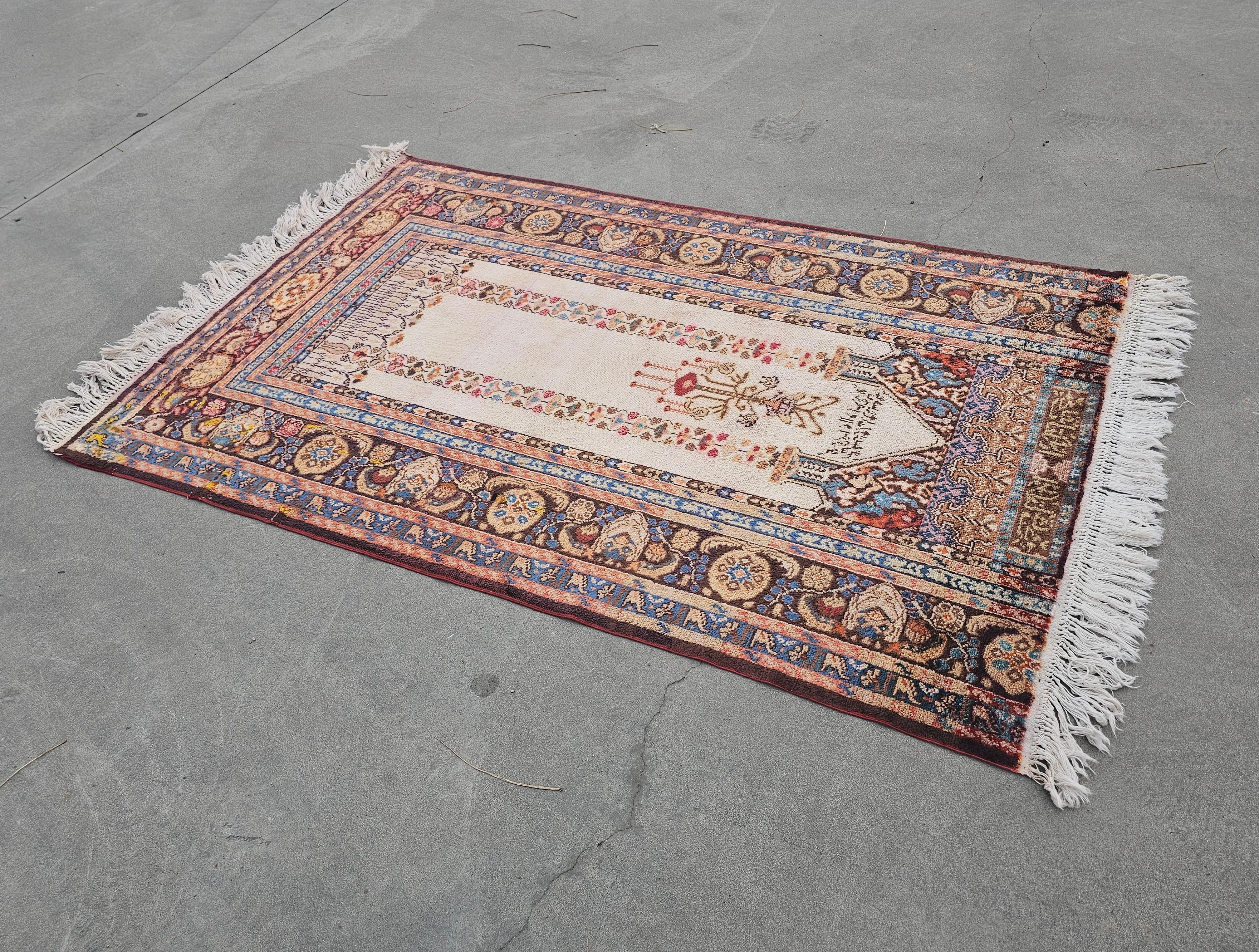 Ancien tapis de prière d'Anatolie occidentale en soie, Turquie, années 1930 en vente 3