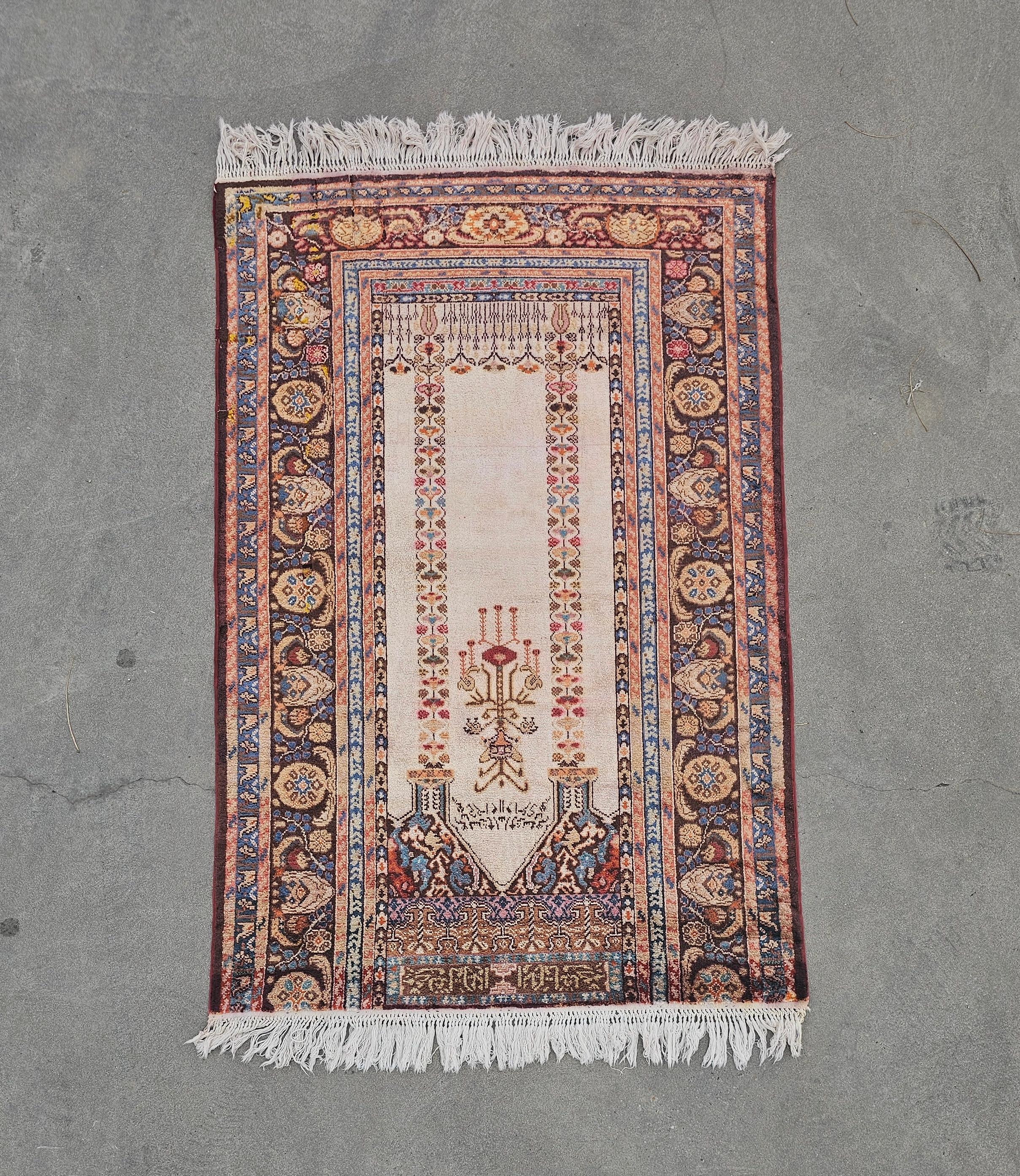 Tribal Ancien tapis de prière d'Anatolie occidentale en soie, Turquie, années 1930 en vente