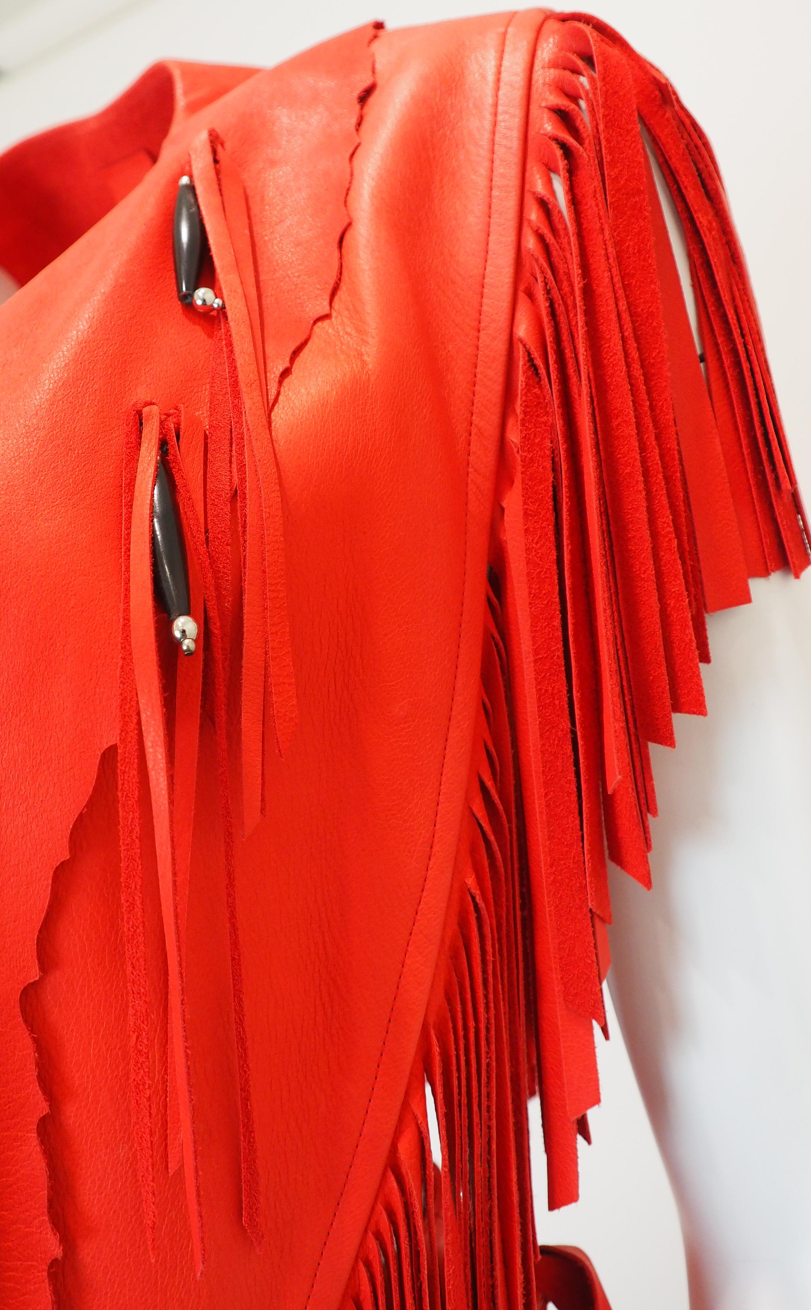 Conjunto vintage de falda y top de flecos de cuero rojo con bonete azul del oeste en venta 7