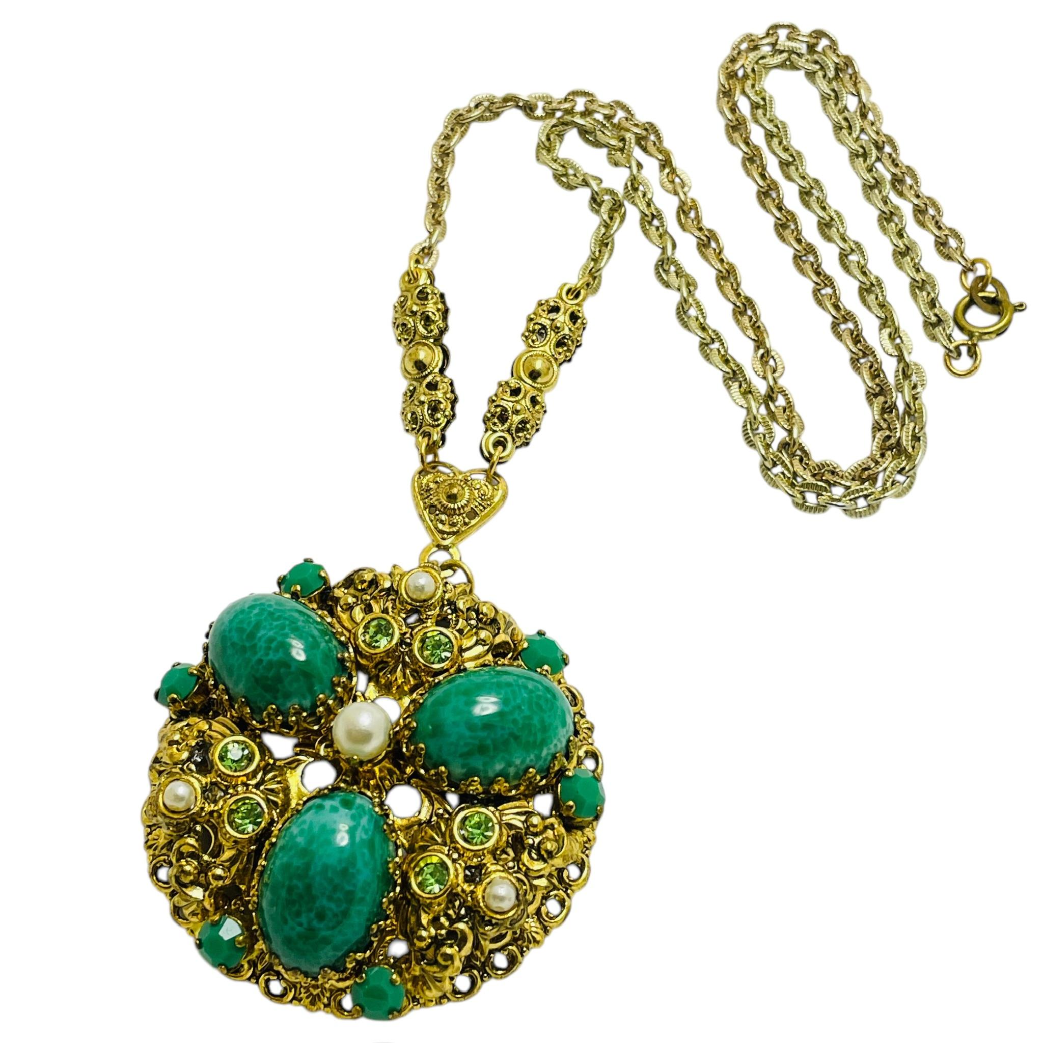 Vintage WESTERN GERMANY gold tone green glass necklace In Good Condition For Sale In Palos Hills, IL