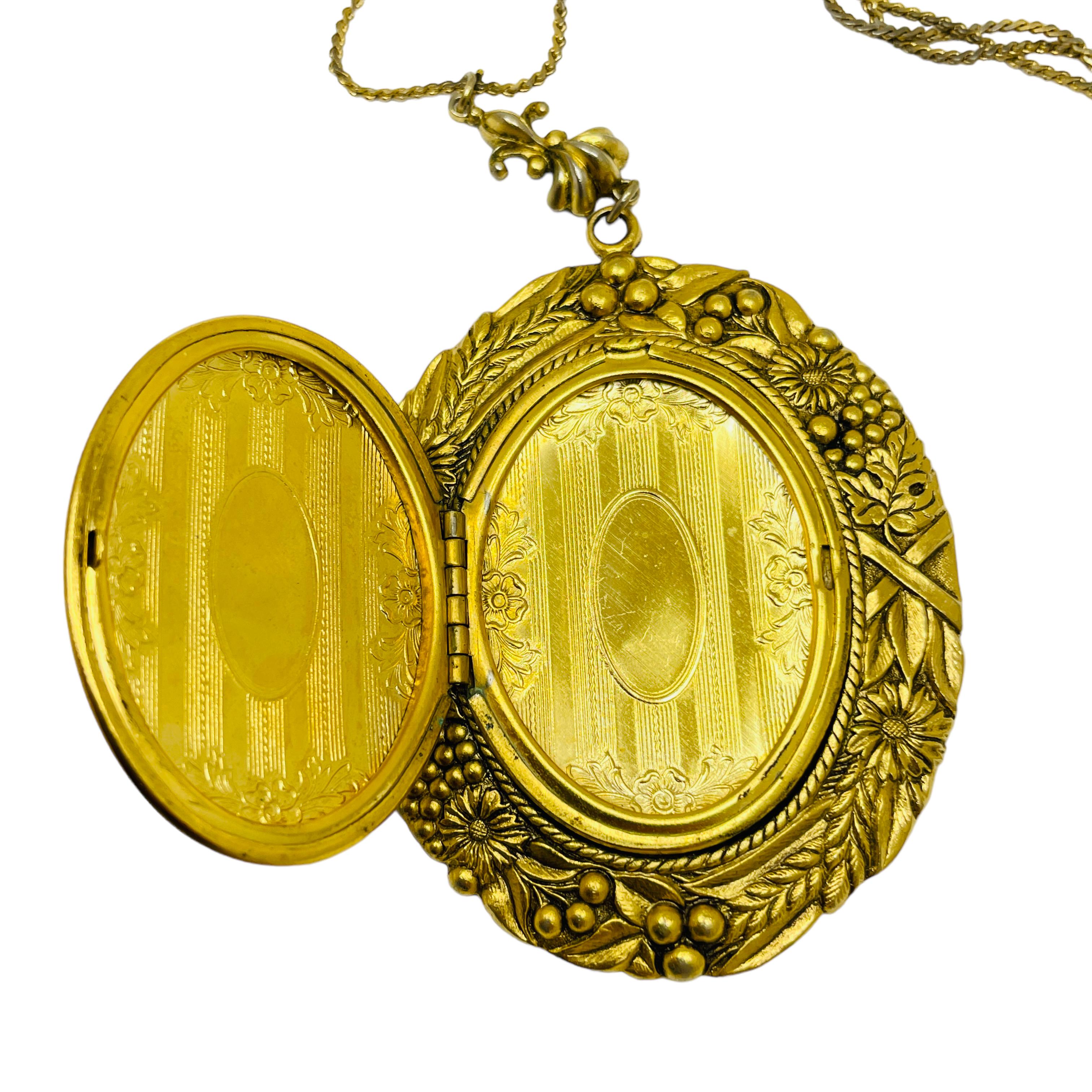 Vintage WESTERN GERMANY Goldton Medaillon Designer Anhänger Kette Halskette für Damen oder Herren im Angebot