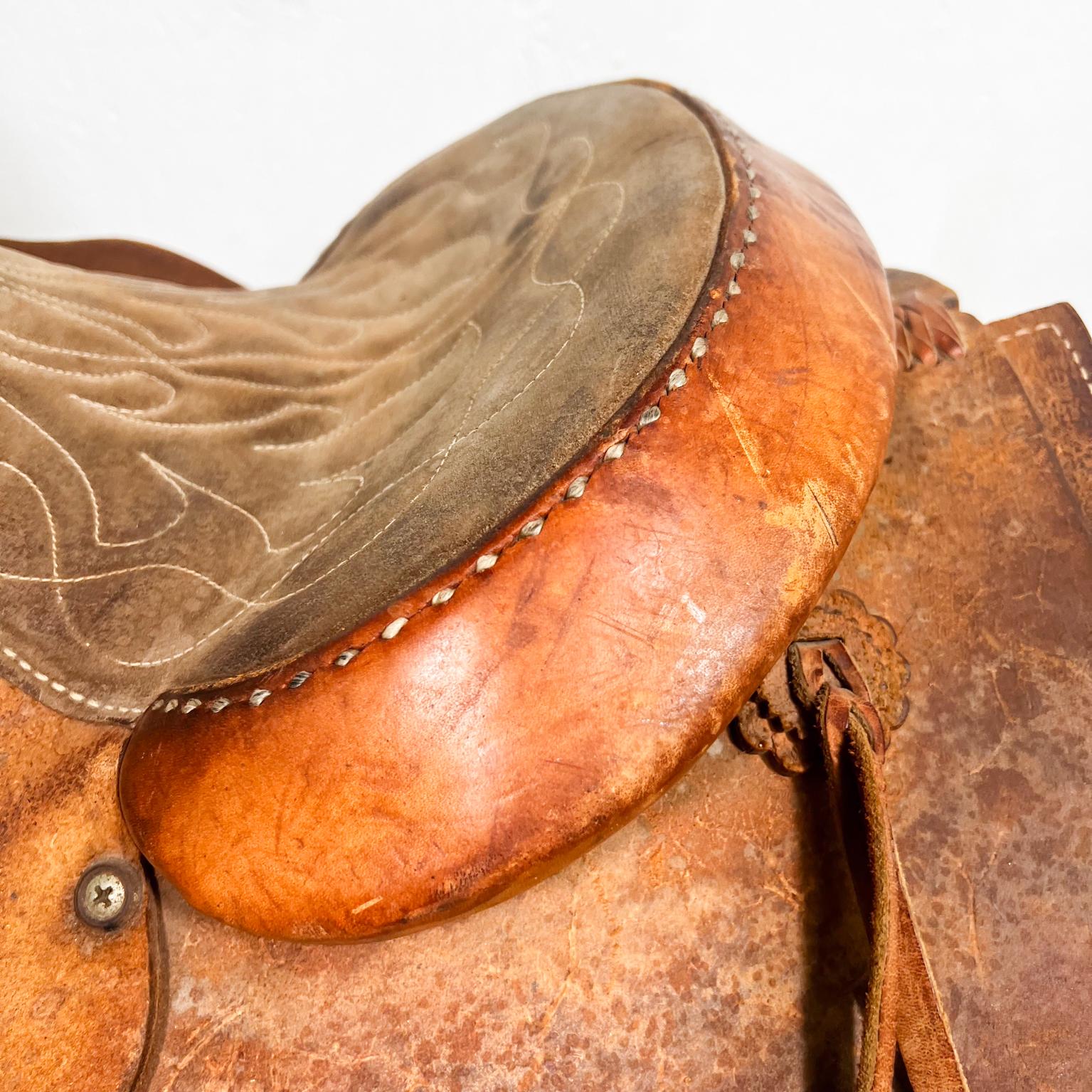 Mid-Century Modern Vintage Western Ranch Saddlery Tooled Leather Saddle Line of Texas