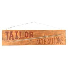 Vintage Western "Tailor Alterations" Panneau de magasin suspendu en Wood avec aiguille à fil