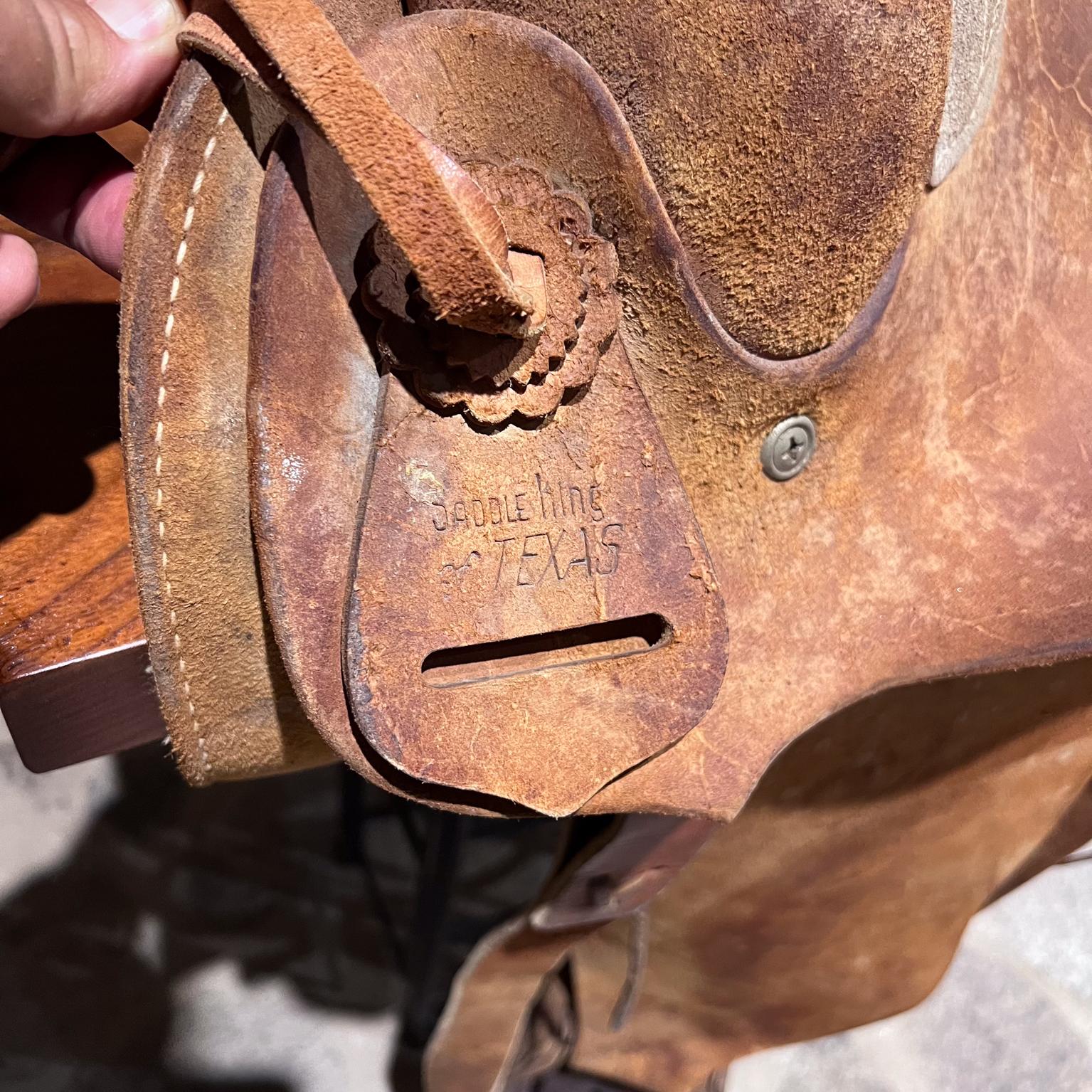 Vintage Western Tooled Leather Horse Saddle Line of Texas In Good Condition For Sale In Chula Vista, CA