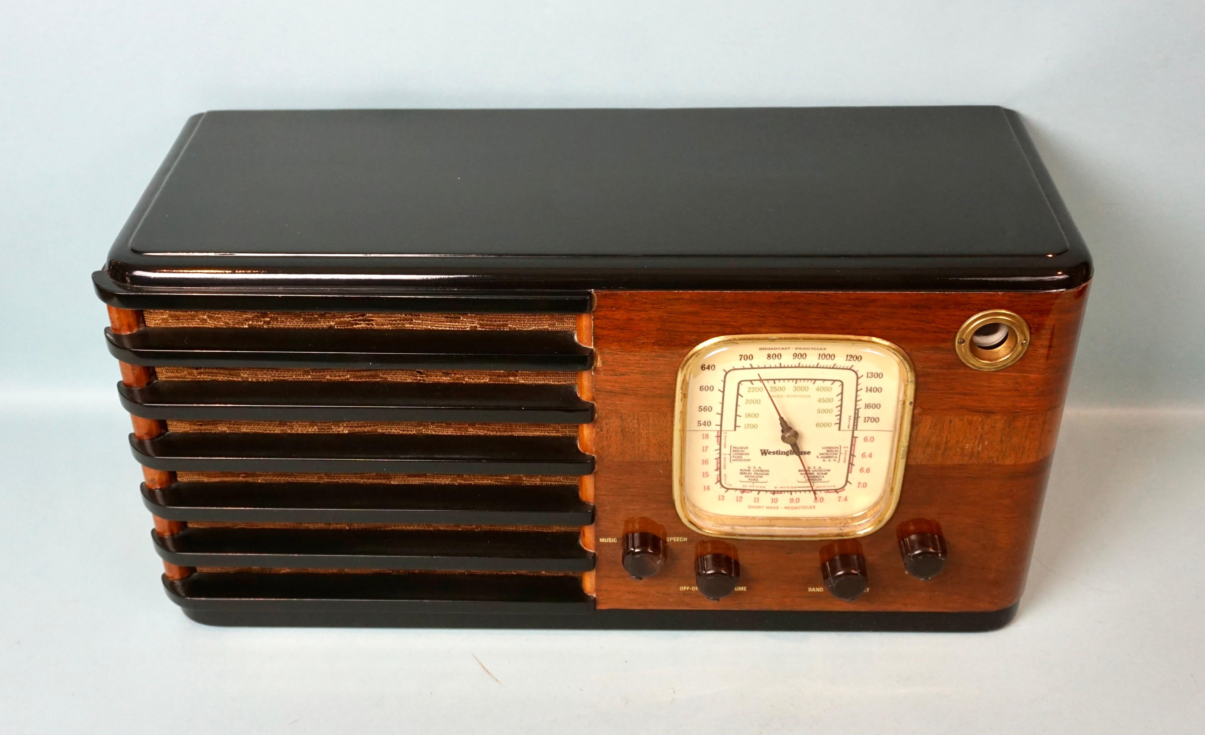 Westinghouse Shortwave Radio, Vintage, Französisch, poliertes Mahagoni-Etui (20. Jahrhundert) im Angebot
