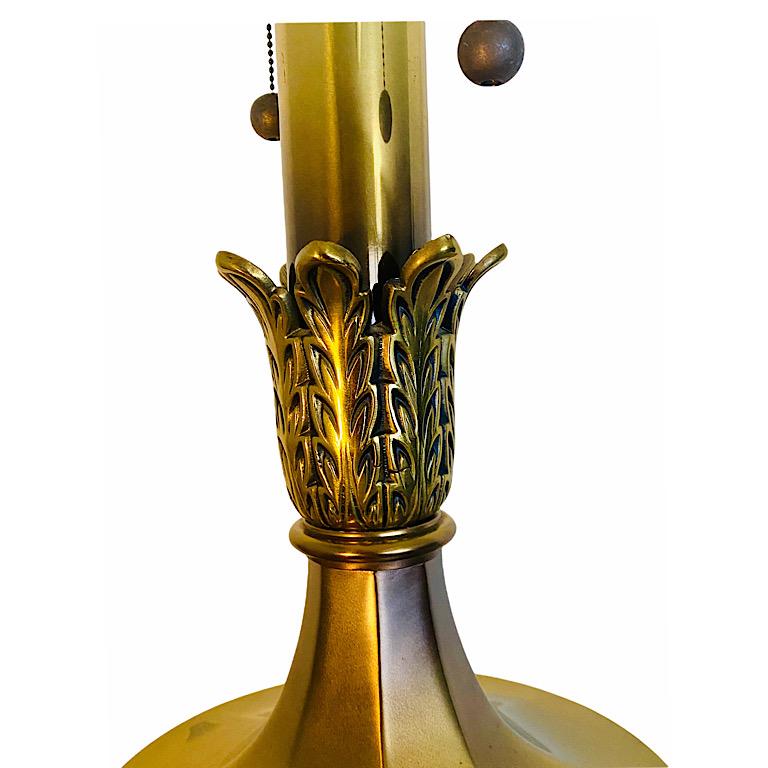Schöne facettierte Lampe und Vintage bronziertes Finish. Diese Lampe wird von Westwood Industries hergestellt und wird ohne Lampenschirm geliefert.