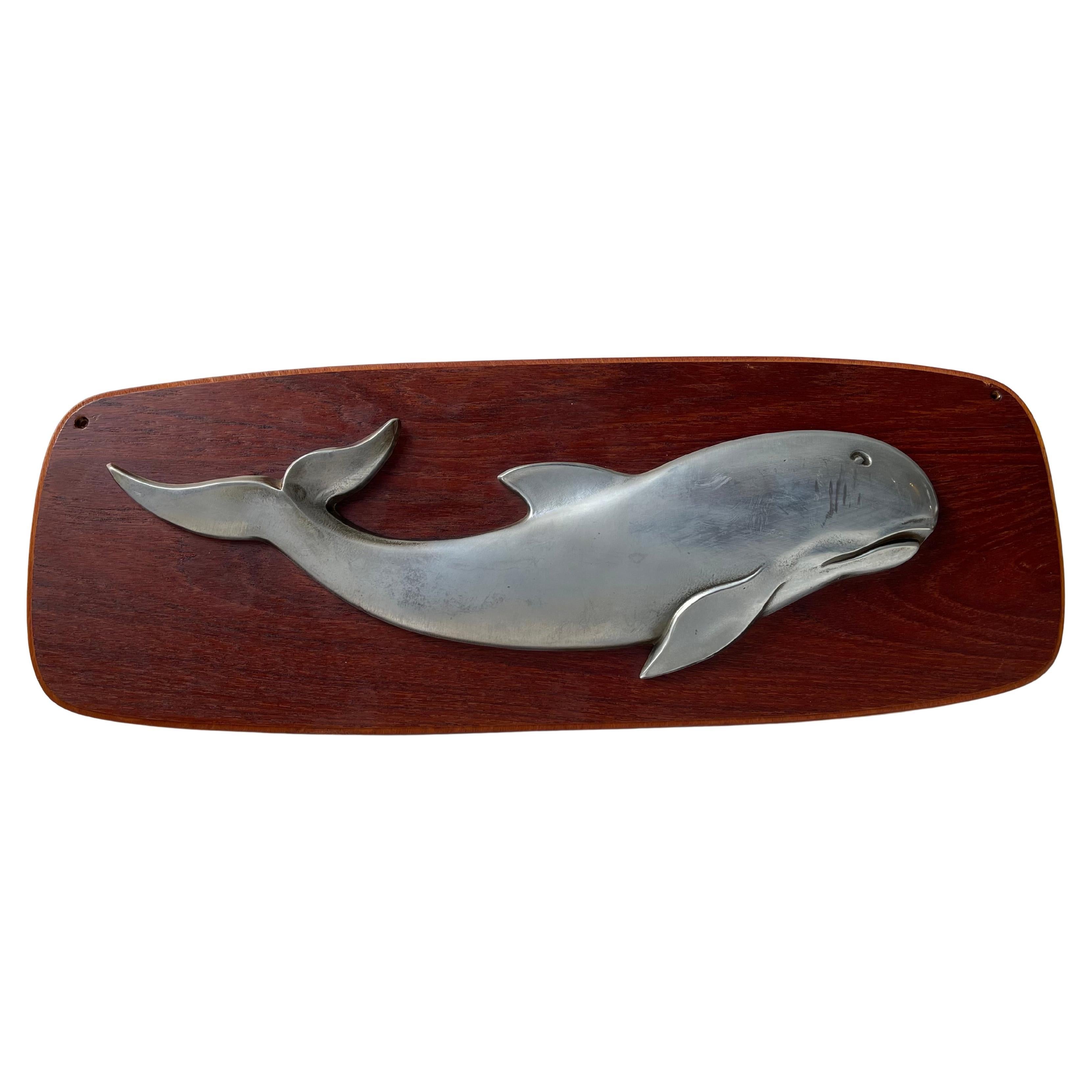 Escultura de pared vintage de ballena en teca y aluminio, años 50