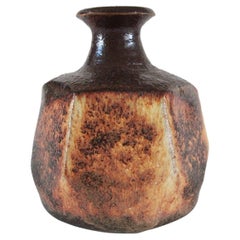 Vintage Wheel Thrown Studio Pottery Knospe Vase - initialisiert - Kanada - Mitte des 20. Jahrhunderts.